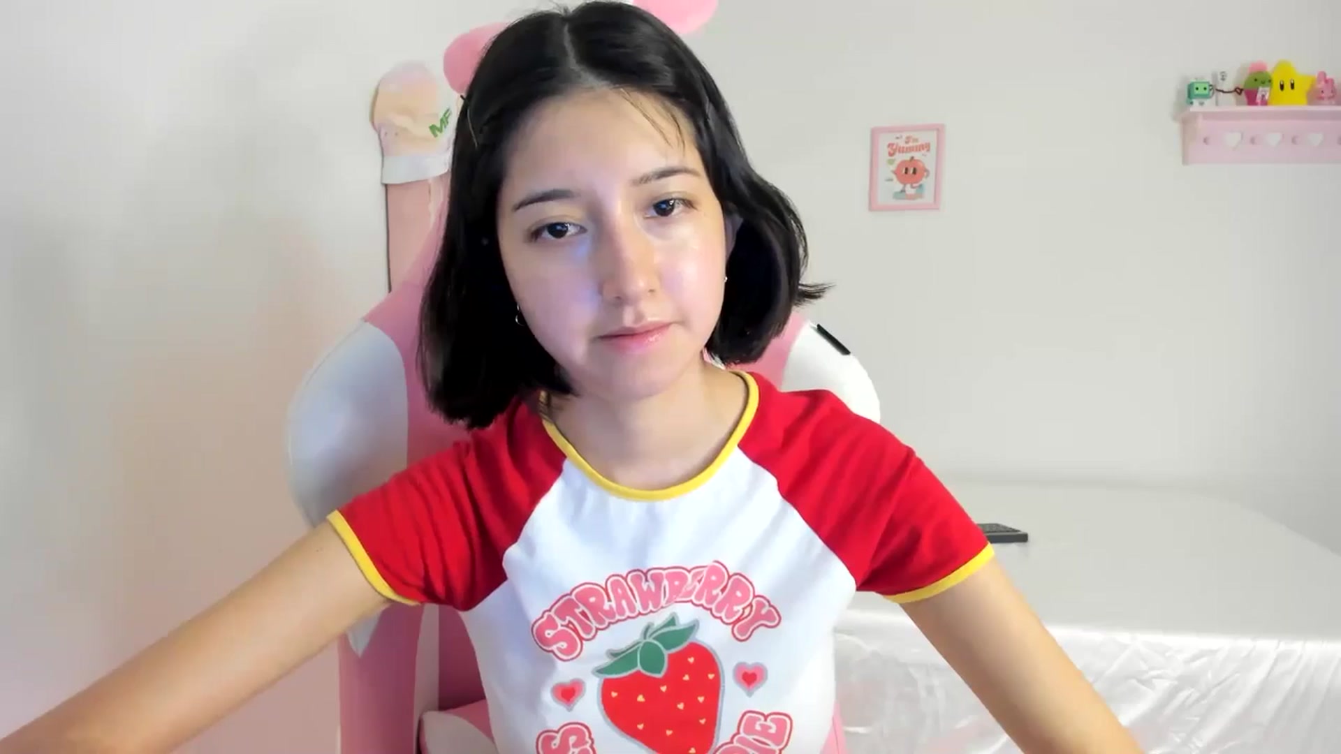 Gallery image thumbnail from Cherrycute666's myfreecams stream on, 06/23/2024, 03:08 image 3 of 20