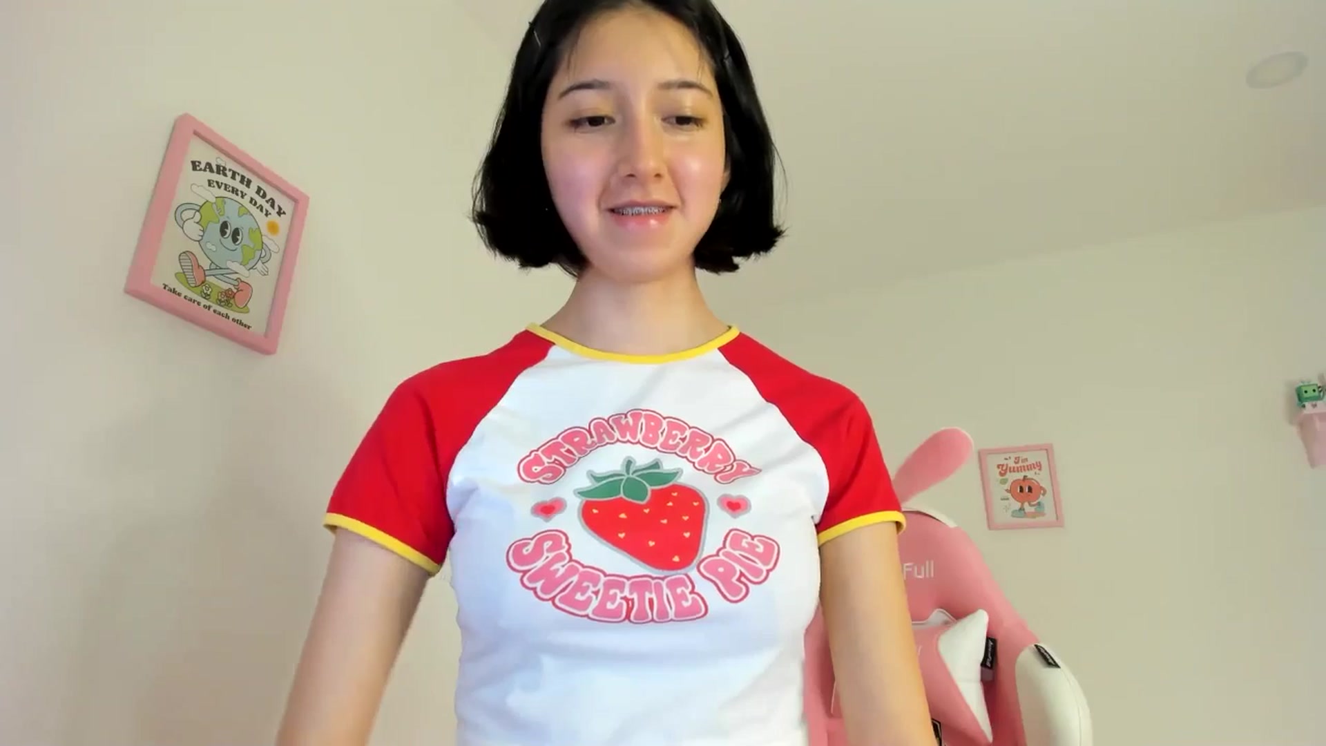 Gallery image thumbnail from Cherrycute666's myfreecams stream on, 06/23/2024, 03:08 image 7 of 20
