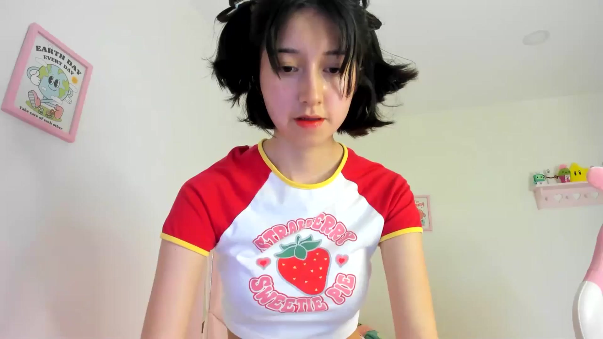 Gallery image thumbnail from Cherrycute666's myfreecams stream on, 06/23/2024, 03:08 image 17 of 20