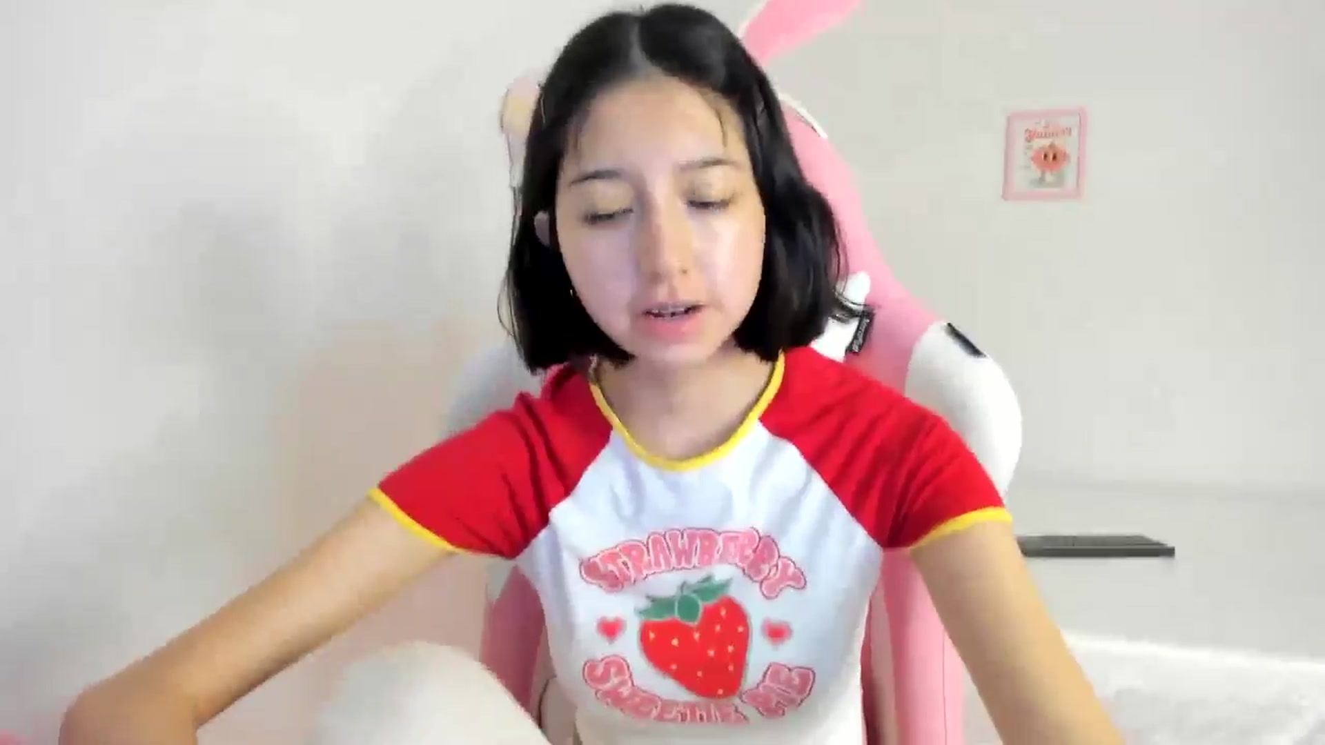 Gallery image thumbnail from Cherrycute666's myfreecams stream on, 06/23/2024, 03:08 image 4 of 20