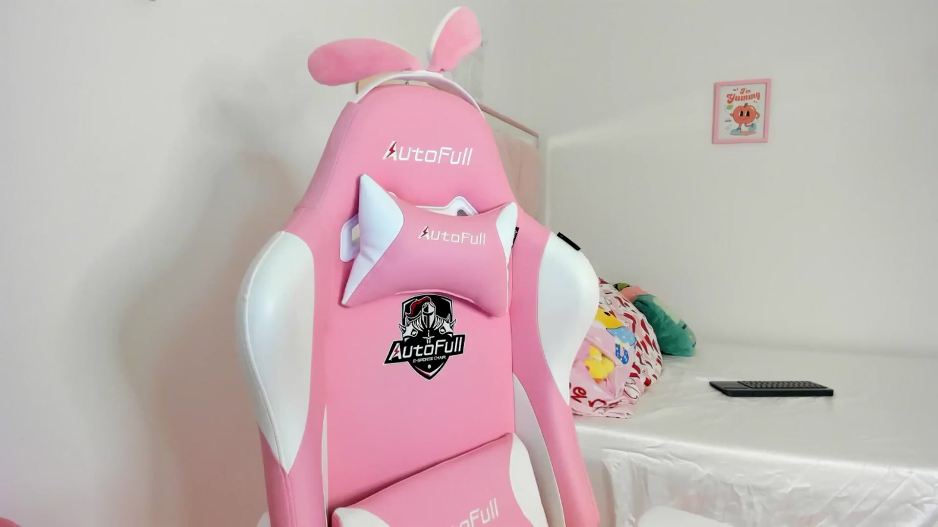 Gallery image thumbnail from Cherrycute666's myfreecams stream on, 06/23/2024, 03:08 image 5 of 20