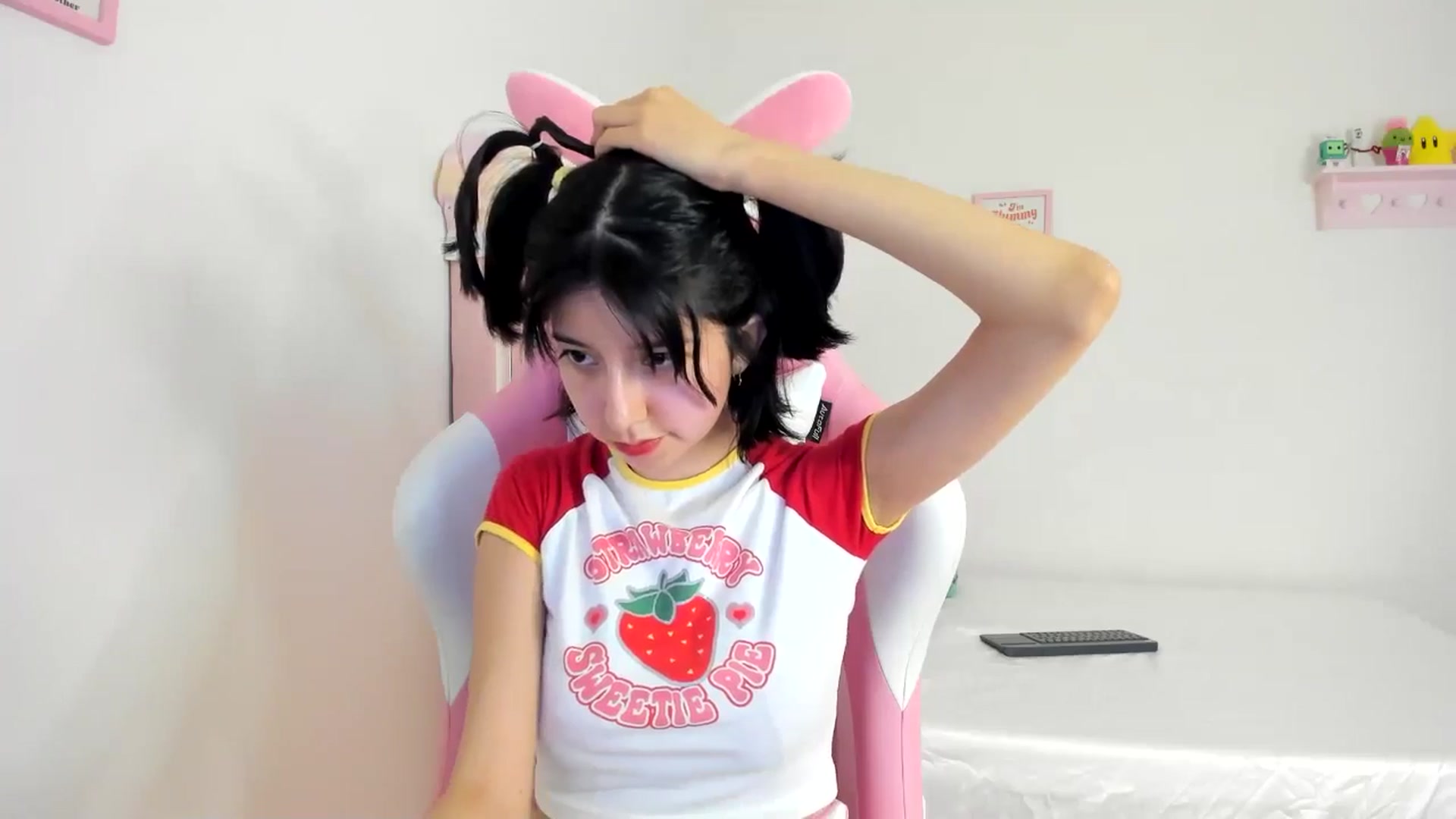 Gallery image thumbnail from Cherrycute666's myfreecams stream on, 06/23/2024, 03:08 image 12 of 20