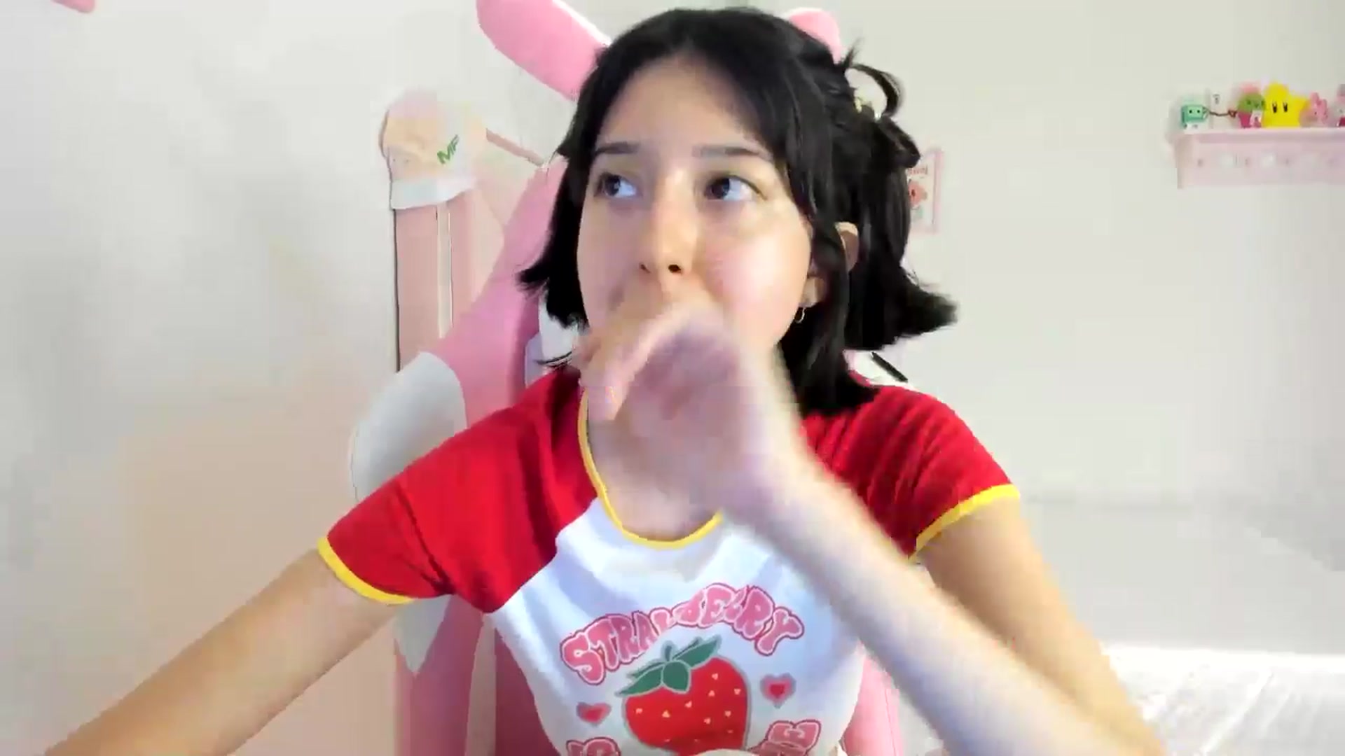 Gallery image thumbnail from Cherrycute666's myfreecams stream on, 06/23/2024, 03:35 image 10 of 20