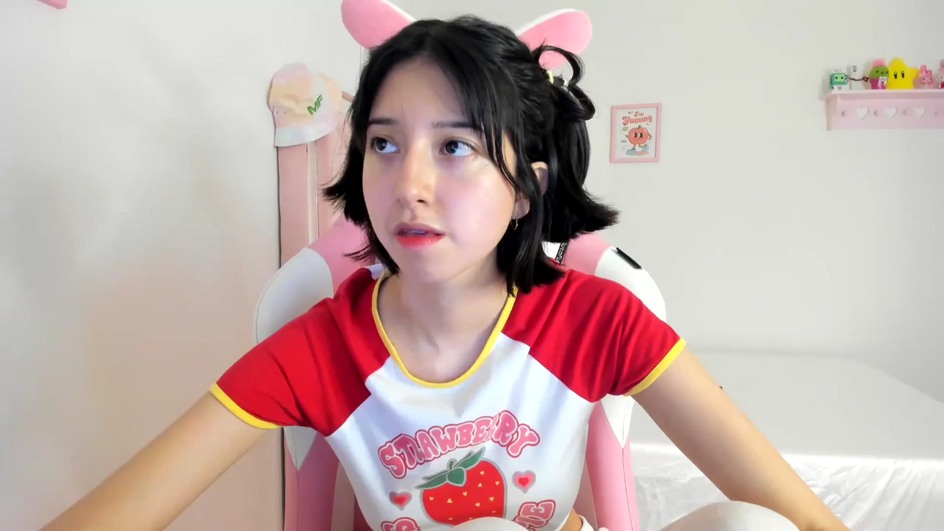 Gallery image thumbnail from Cherrycute666's myfreecams stream on, 06/23/2024, 03:35 image 11 of 20