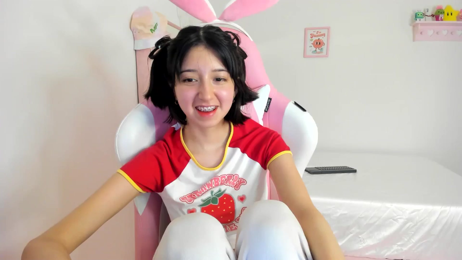 Gallery image thumbnail from Cherrycute666's myfreecams stream on, 06/23/2024, 03:35 image 1 of 20