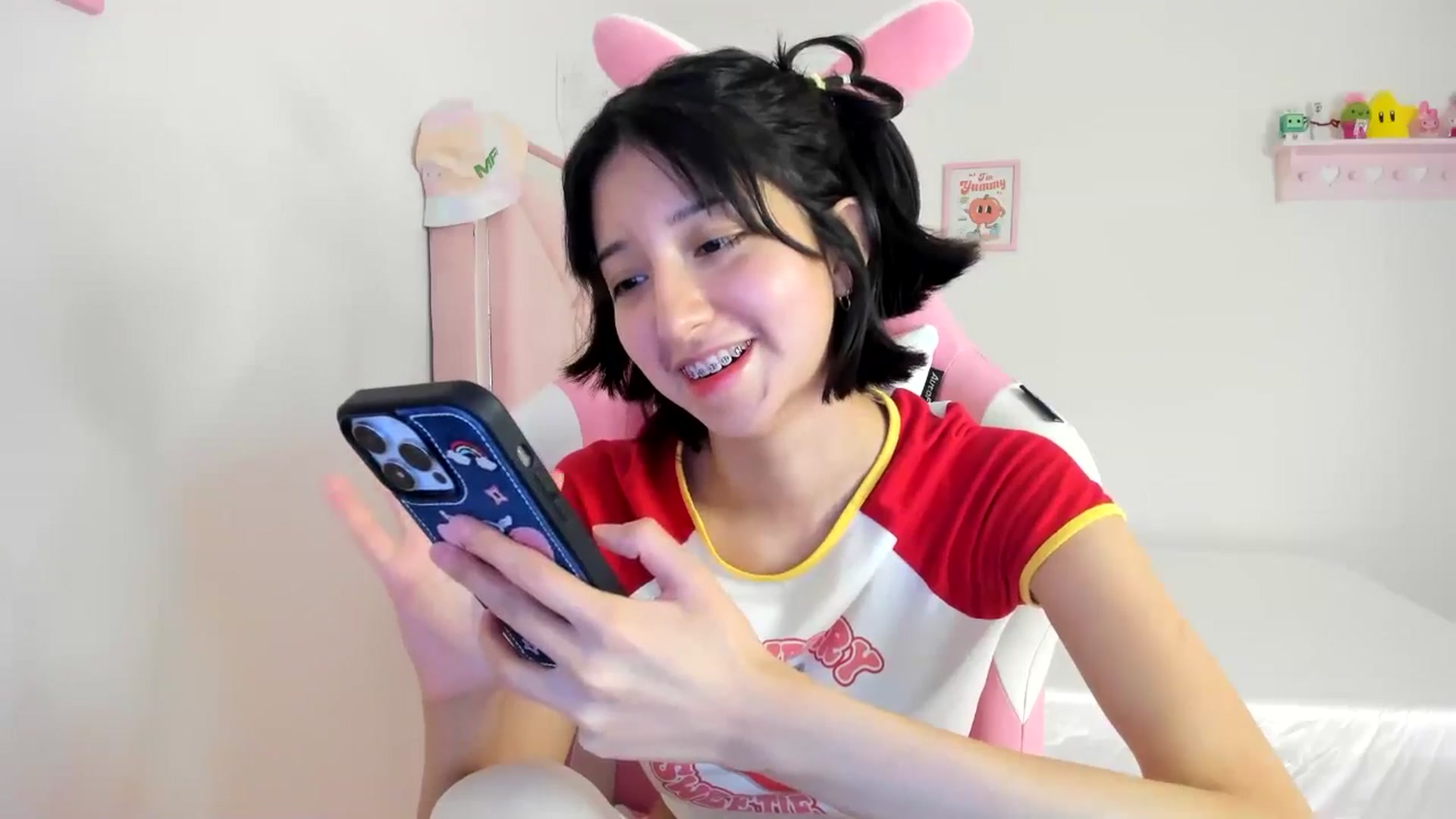 Gallery image thumbnail from Cherrycute666's myfreecams stream on, 06/23/2024, 03:35 image 15 of 20