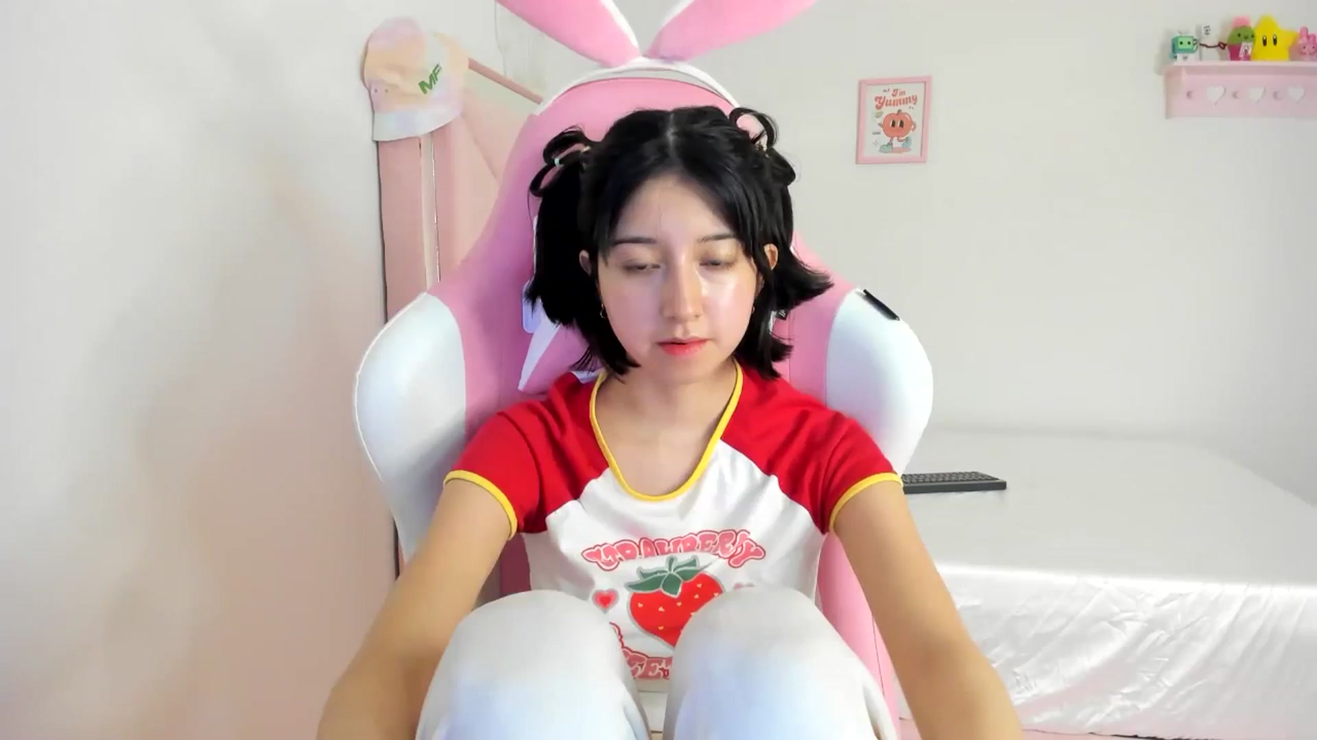 Gallery image thumbnail from Cherrycute666's myfreecams stream on, 06/23/2024, 03:35 image 8 of 20