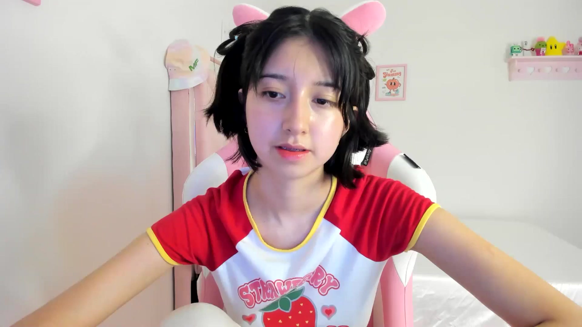 Gallery image thumbnail from Cherrycute666's myfreecams stream on, 06/23/2024, 03:35 image 16 of 20