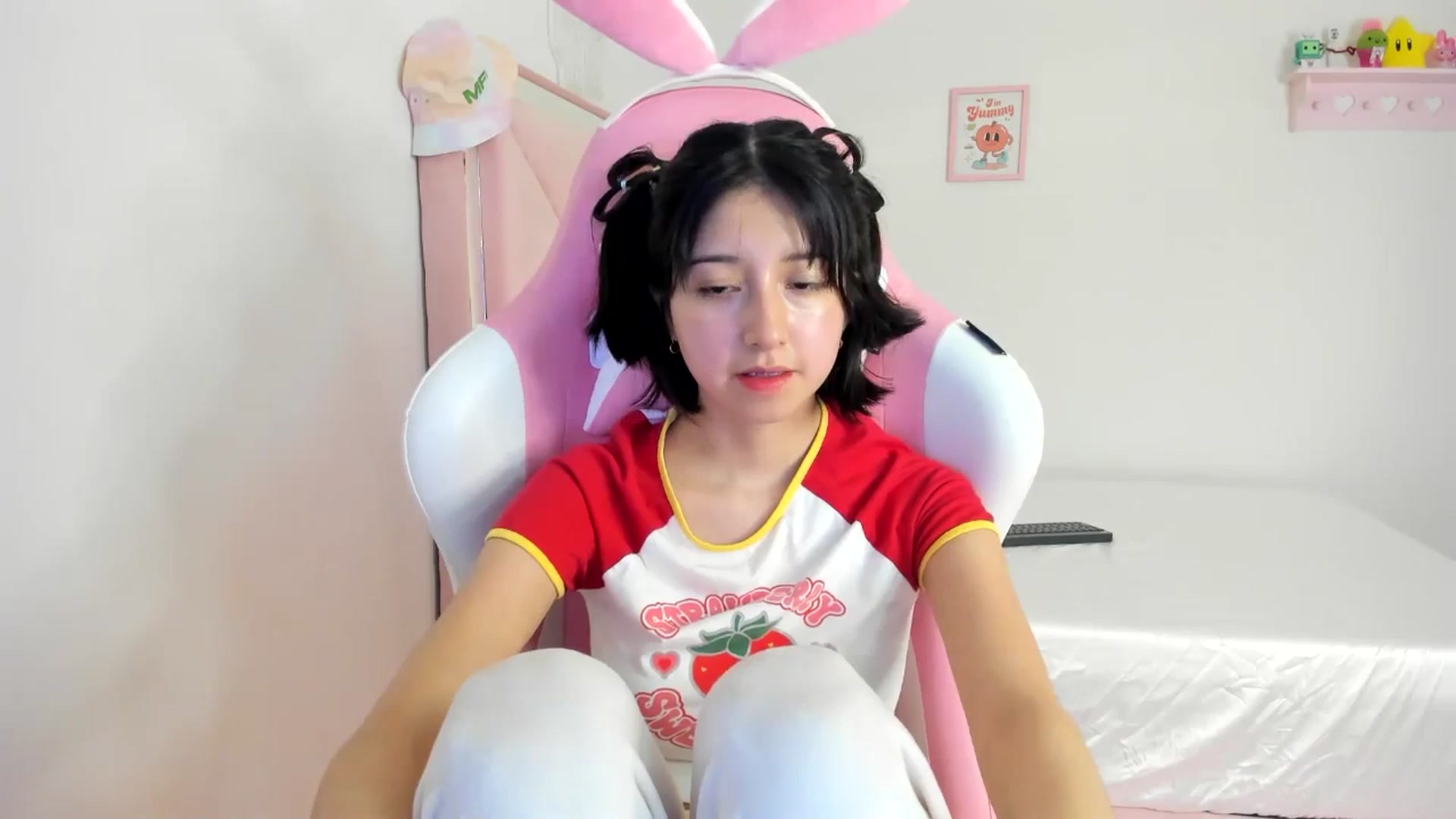 Gallery image thumbnail from Cherrycute666's myfreecams stream on, 06/23/2024, 03:35 image 6 of 20