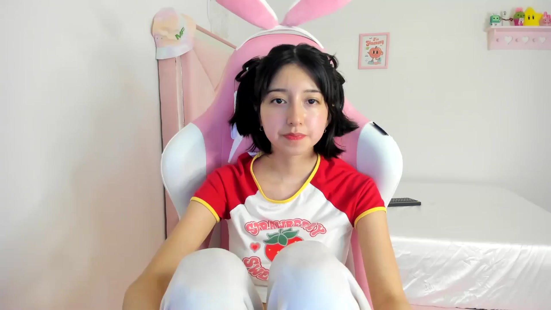 Gallery image thumbnail from Cherrycute666's myfreecams stream on, 06/23/2024, 03:35 image 3 of 20