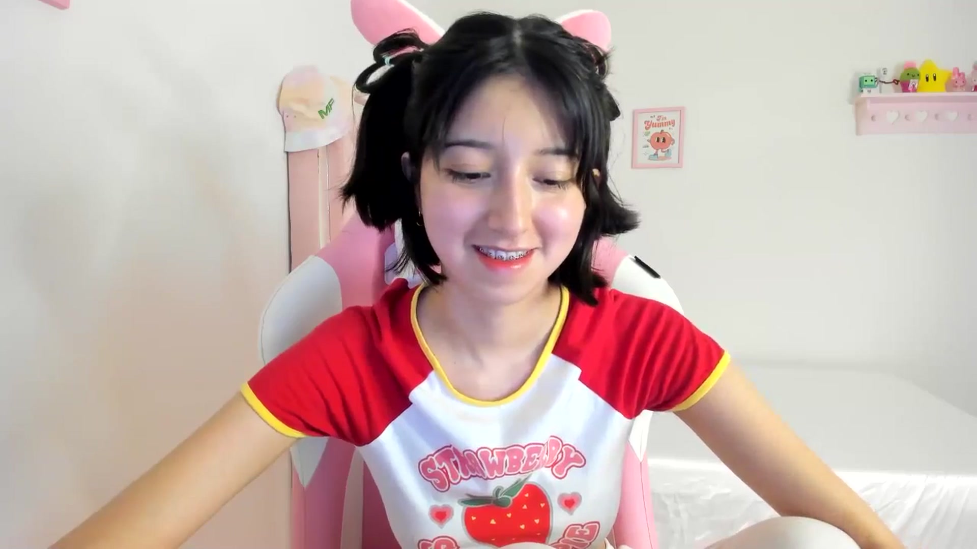 Gallery image thumbnail from Cherrycute666's myfreecams stream on, 06/23/2024, 03:35 image 14 of 20