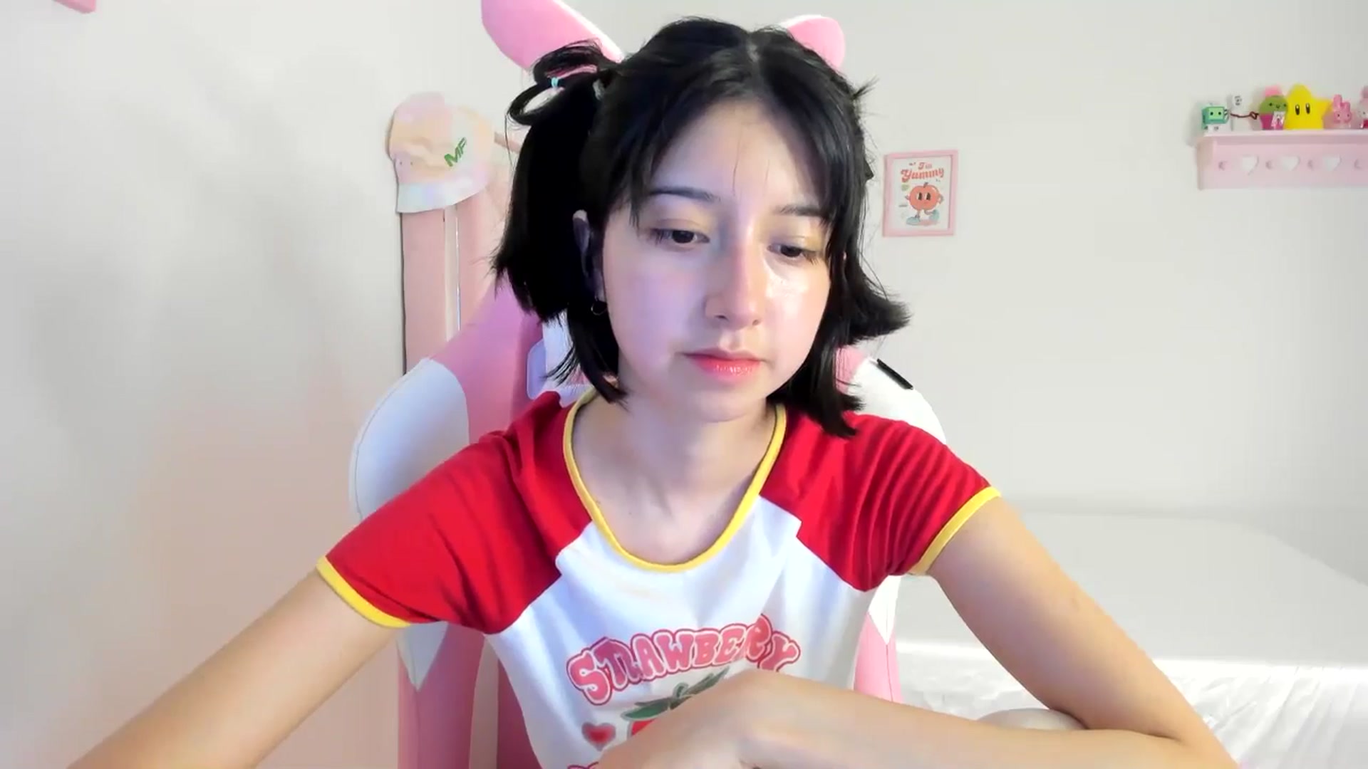 Gallery image thumbnail from Cherrycute666's myfreecams stream on, 06/23/2024, 03:35 image 13 of 20