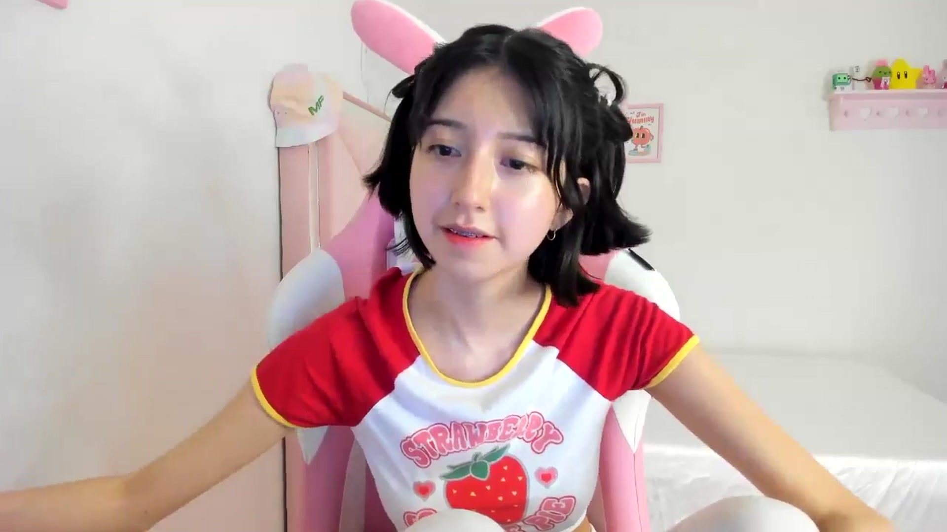 Gallery image thumbnail from Cherrycute666's myfreecams stream on, 06/23/2024, 03:35 image 12 of 20
