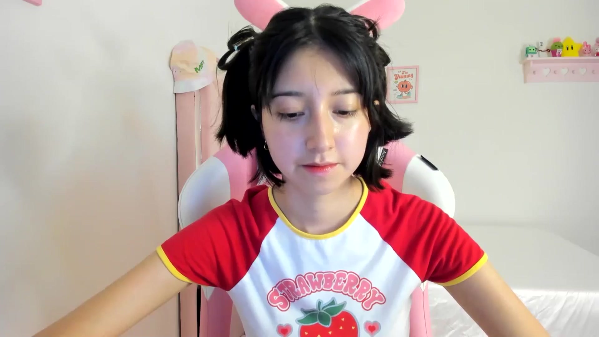 Gallery image thumbnail from Cherrycute666's myfreecams stream on, 06/23/2024, 03:35 image 18 of 20