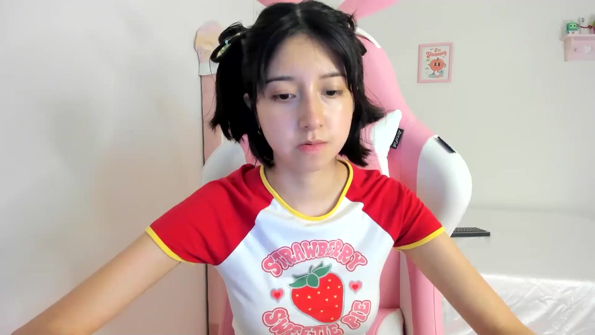 Gallery image thumbnail from Cherrycute666's myfreecams stream on, 06/23/2024, 05:10 image 14 of 20