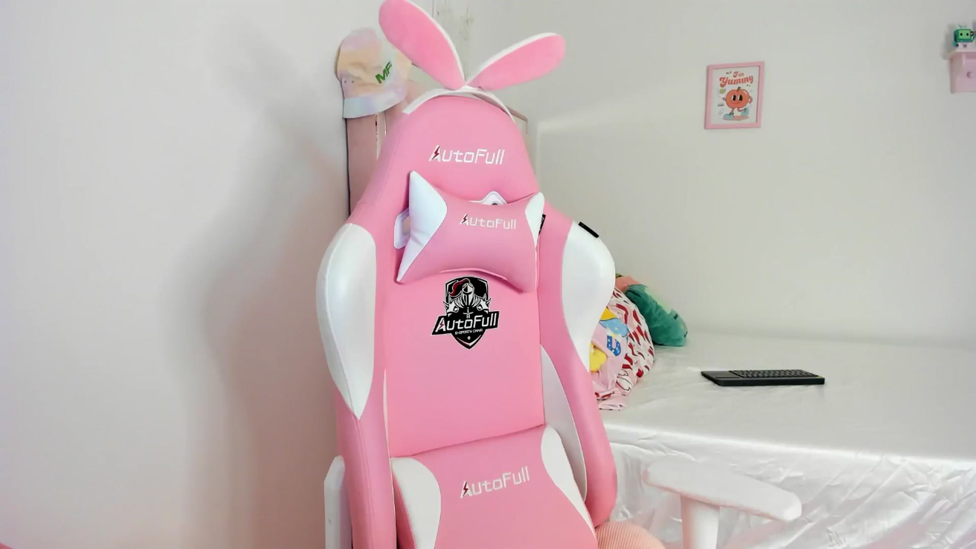 Gallery image thumbnail from Cherrycute666's myfreecams stream on, 06/23/2024, 05:10 image 2 of 20