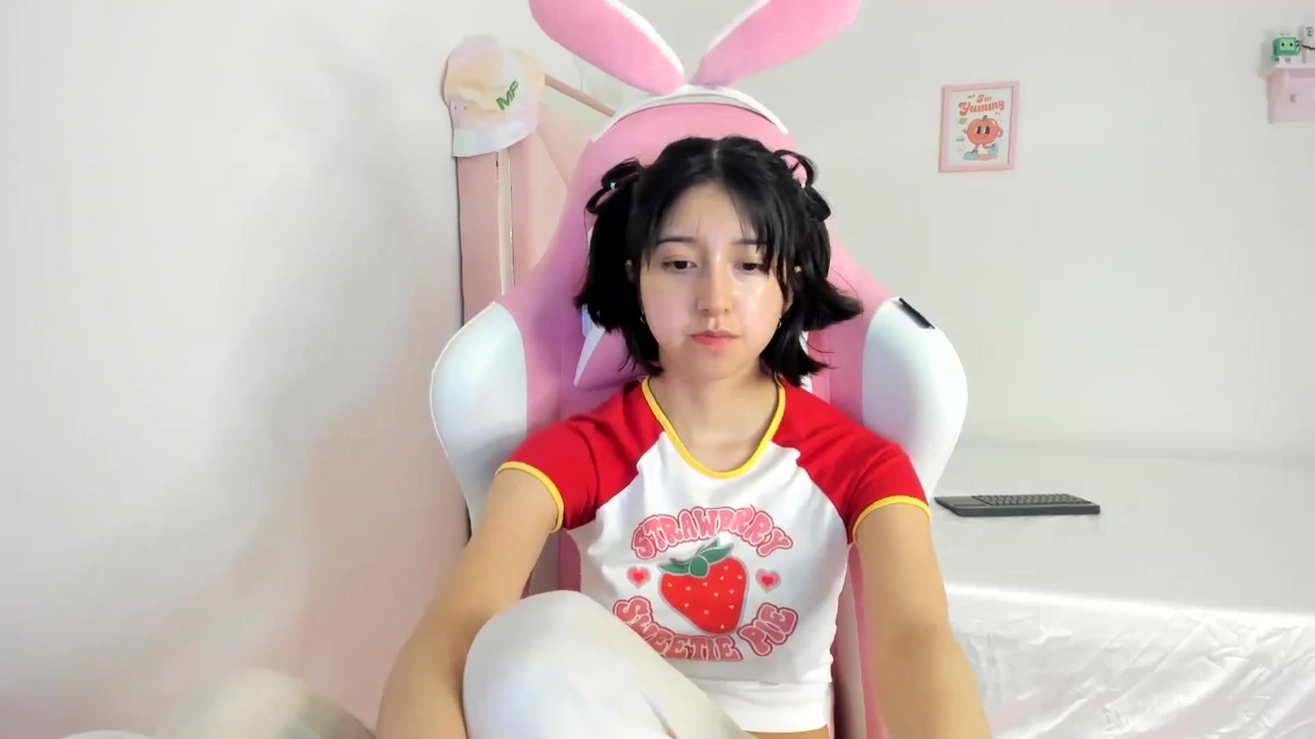 Gallery image thumbnail from Cherrycute666's myfreecams stream on, 06/23/2024, 05:10 image 4 of 20