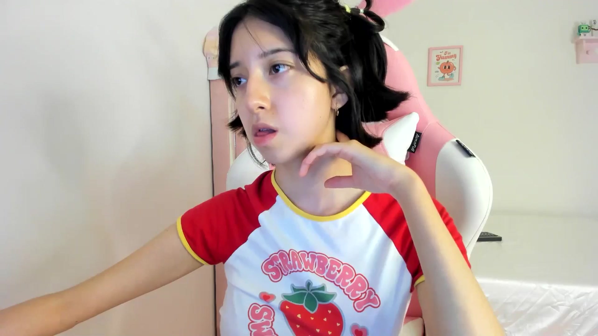 Gallery image thumbnail from Cherrycute666's myfreecams stream on, 06/23/2024, 05:10 image 19 of 20