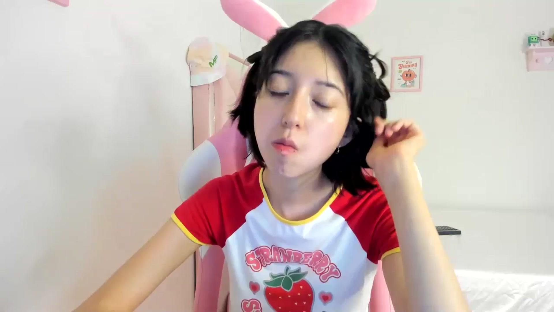 Gallery image thumbnail from Cherrycute666's myfreecams stream on, 06/23/2024, 05:10 image 9 of 20