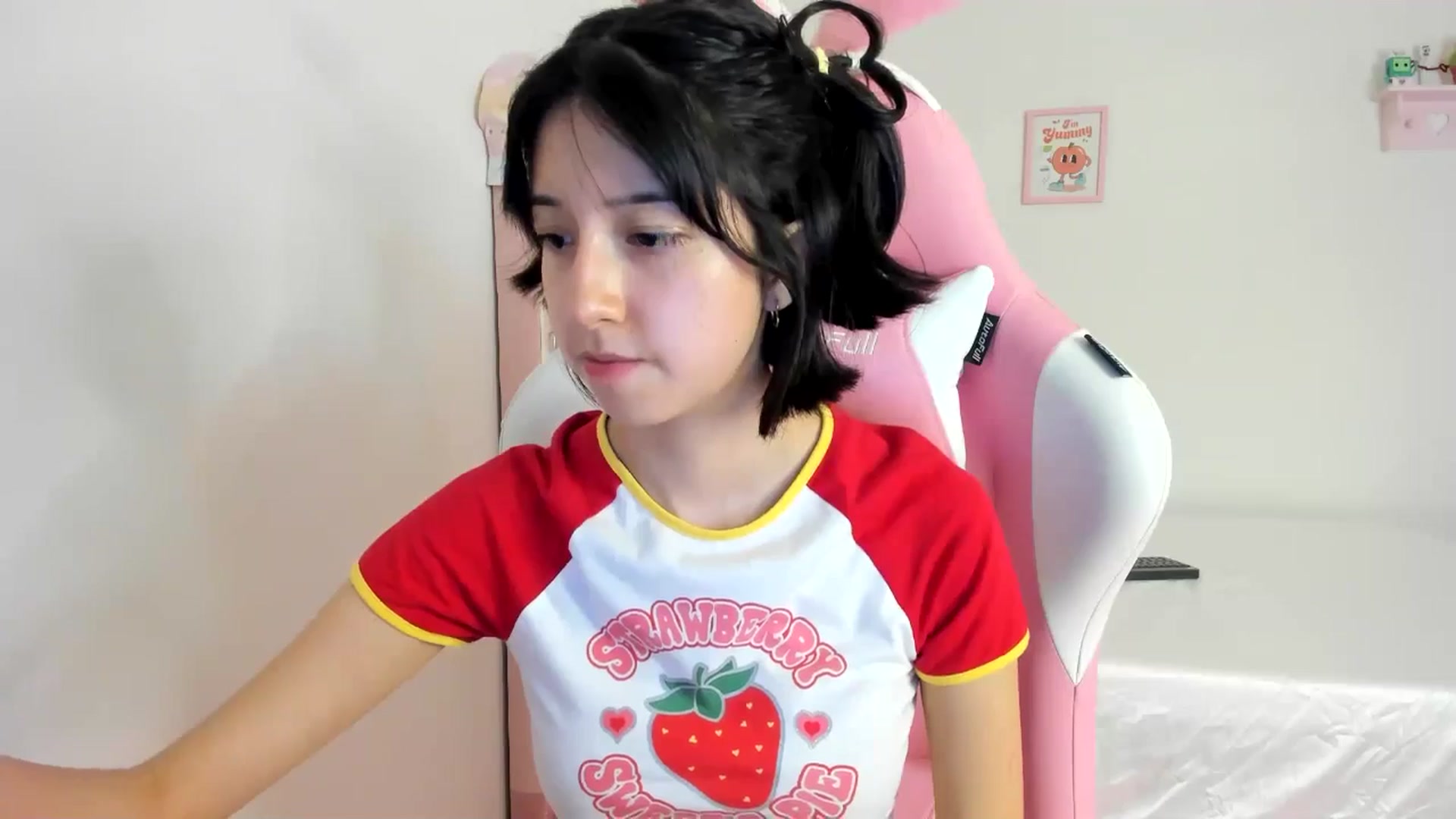 Gallery image thumbnail from Cherrycute666's myfreecams stream on, 06/23/2024, 05:10 image 15 of 20