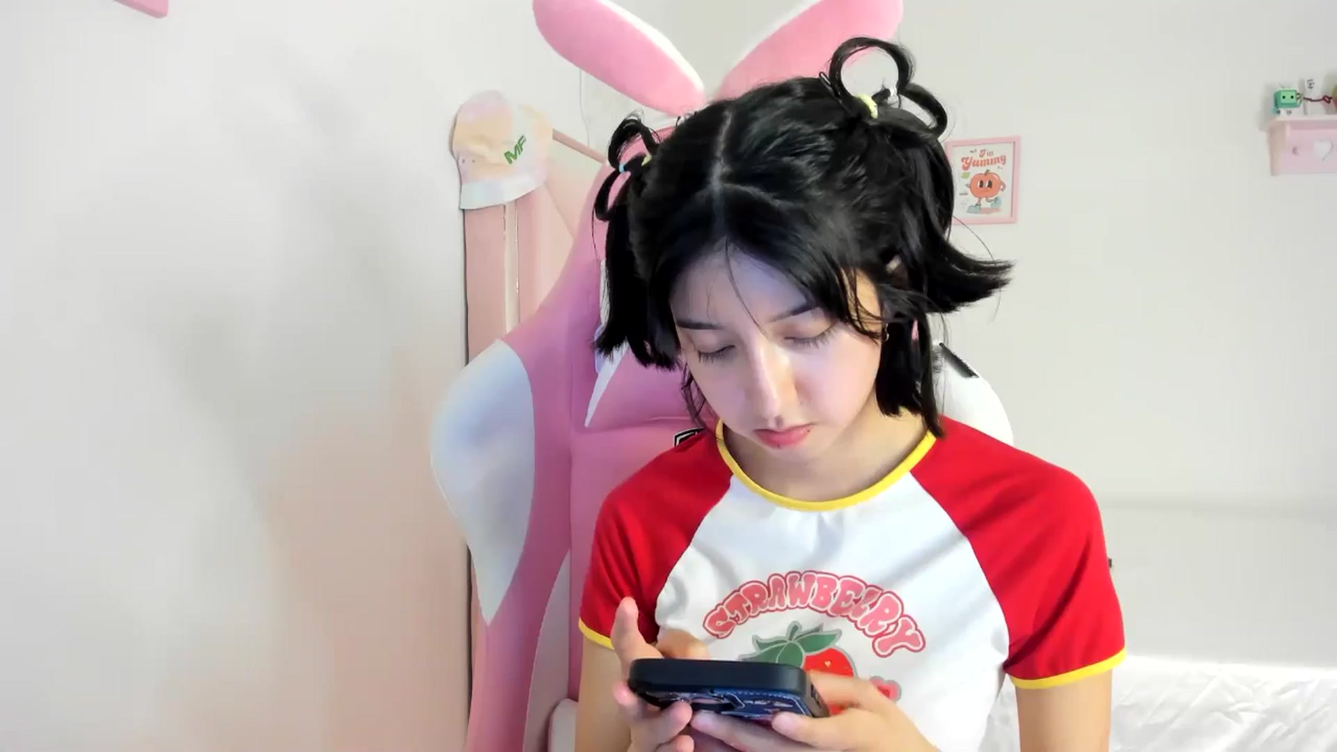 Gallery image thumbnail from Cherrycute666's myfreecams stream on, 06/23/2024, 05:10 image 10 of 20