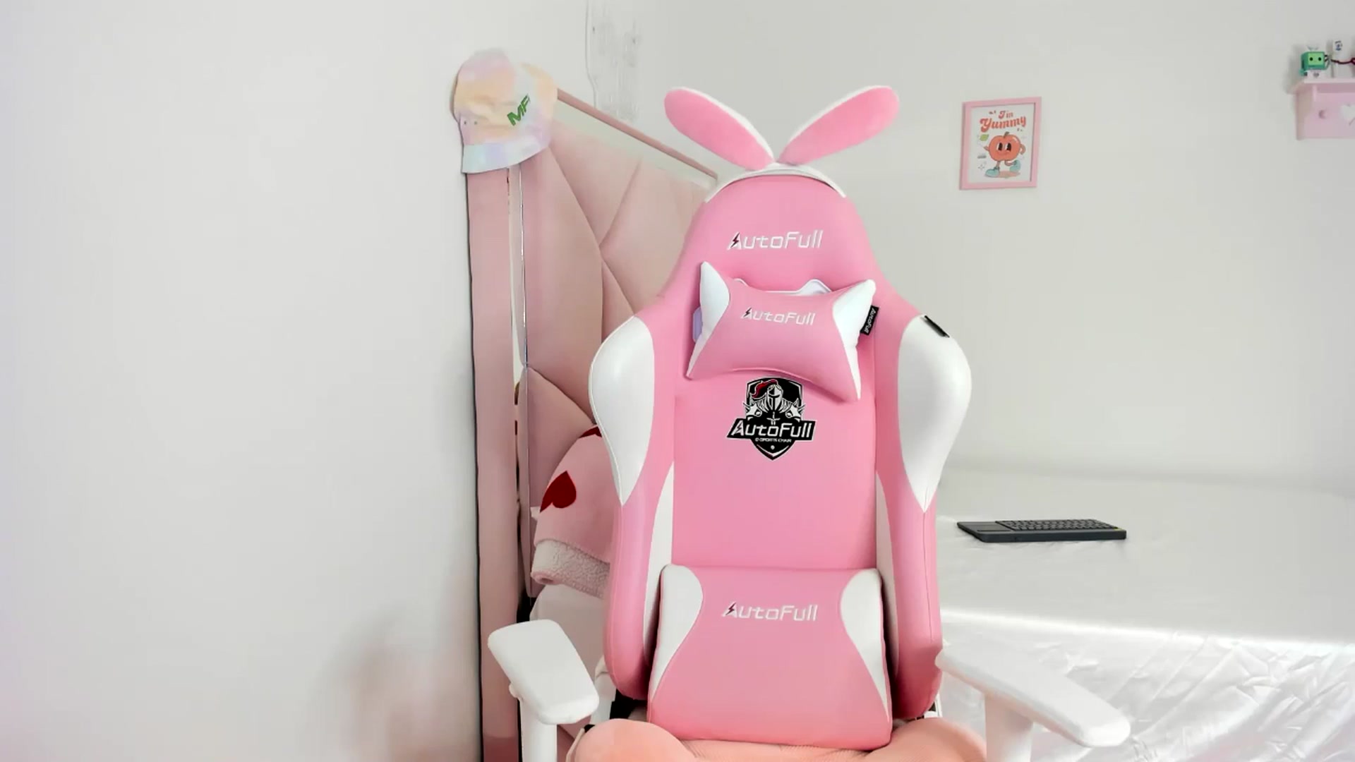 Gallery image thumbnail from Cherrycute666's myfreecams stream on, 06/23/2024, 05:10 image 13 of 20