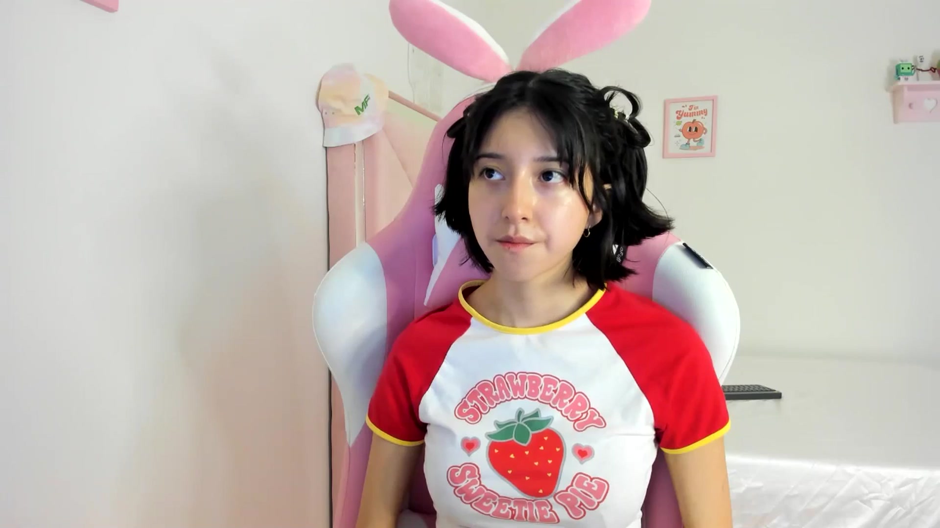 Gallery image thumbnail from Cherrycute666's myfreecams stream on, 06/23/2024, 05:10 image 7 of 20