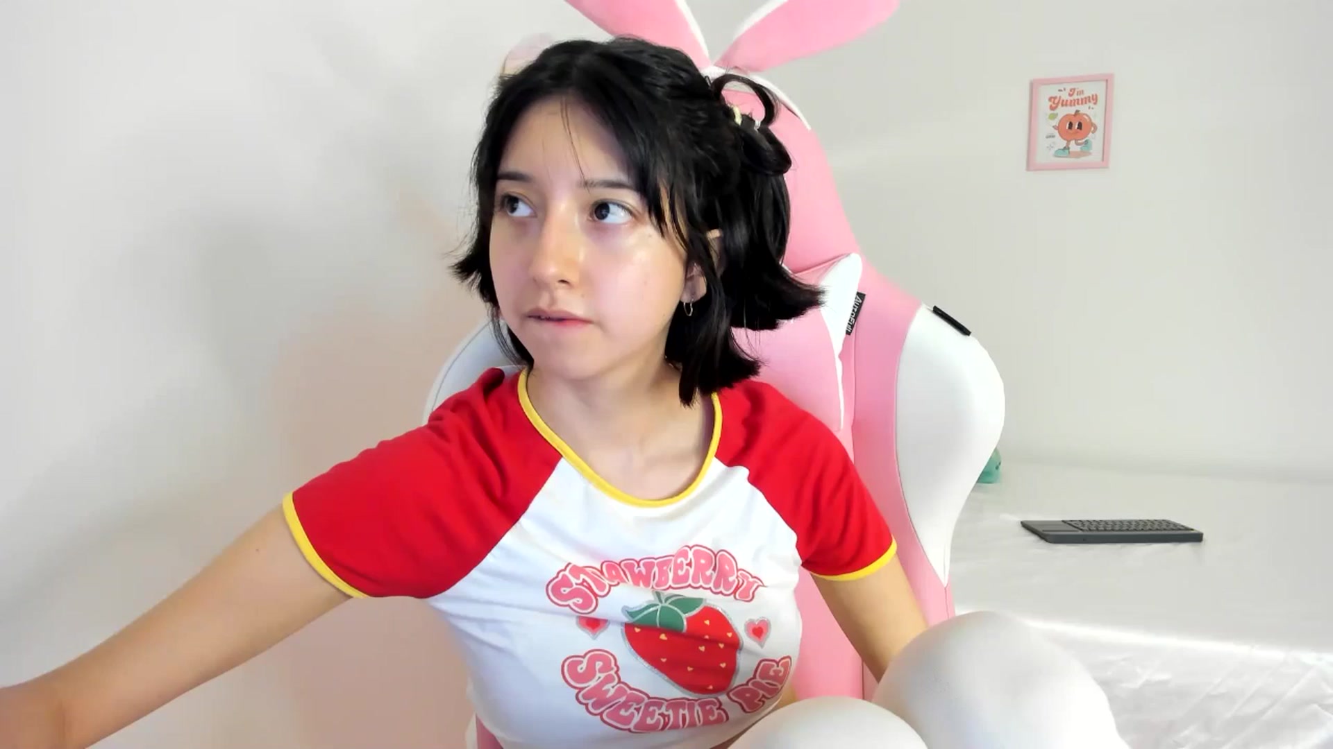 Gallery image thumbnail from Cherrycute666's myfreecams stream on, 06/23/2024, 06:37 image 1 of 20