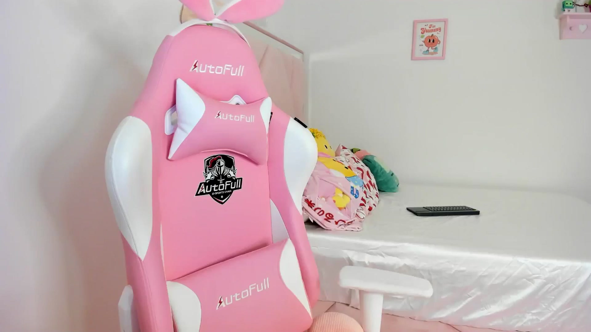 Gallery image thumbnail from Cherrycute666's myfreecams stream on, 06/23/2024, 06:37 image 6 of 20