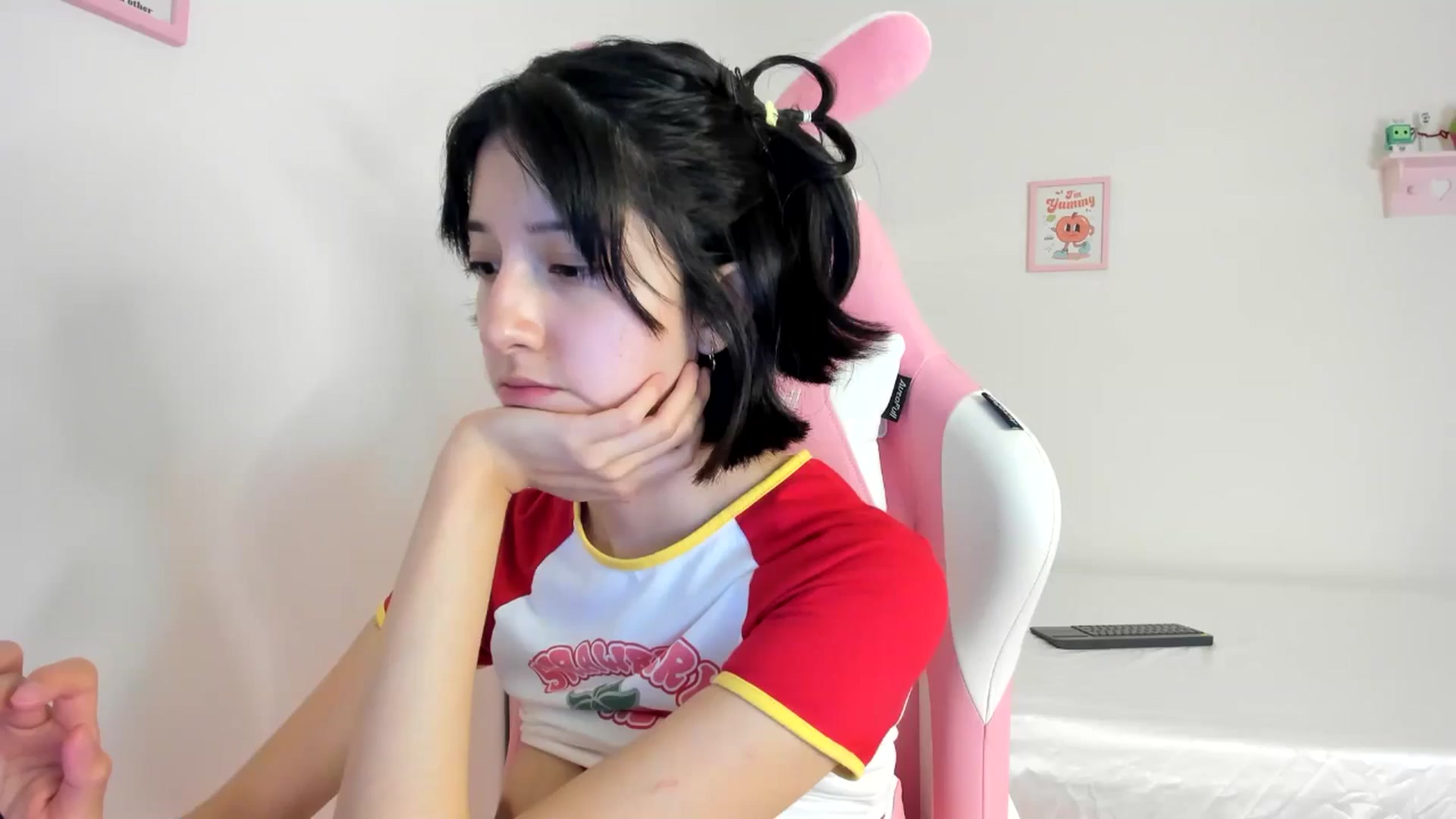 Gallery image thumbnail from Cherrycute666's myfreecams stream on, 06/23/2024, 06:37 image 9 of 20