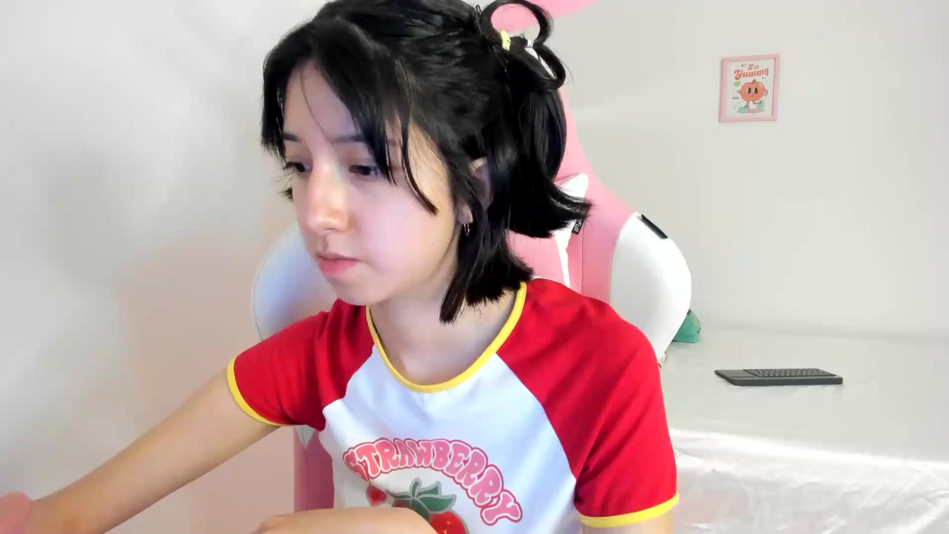 Gallery image thumbnail from Cherrycute666's myfreecams stream on, 06/23/2024, 06:37 image 2 of 20