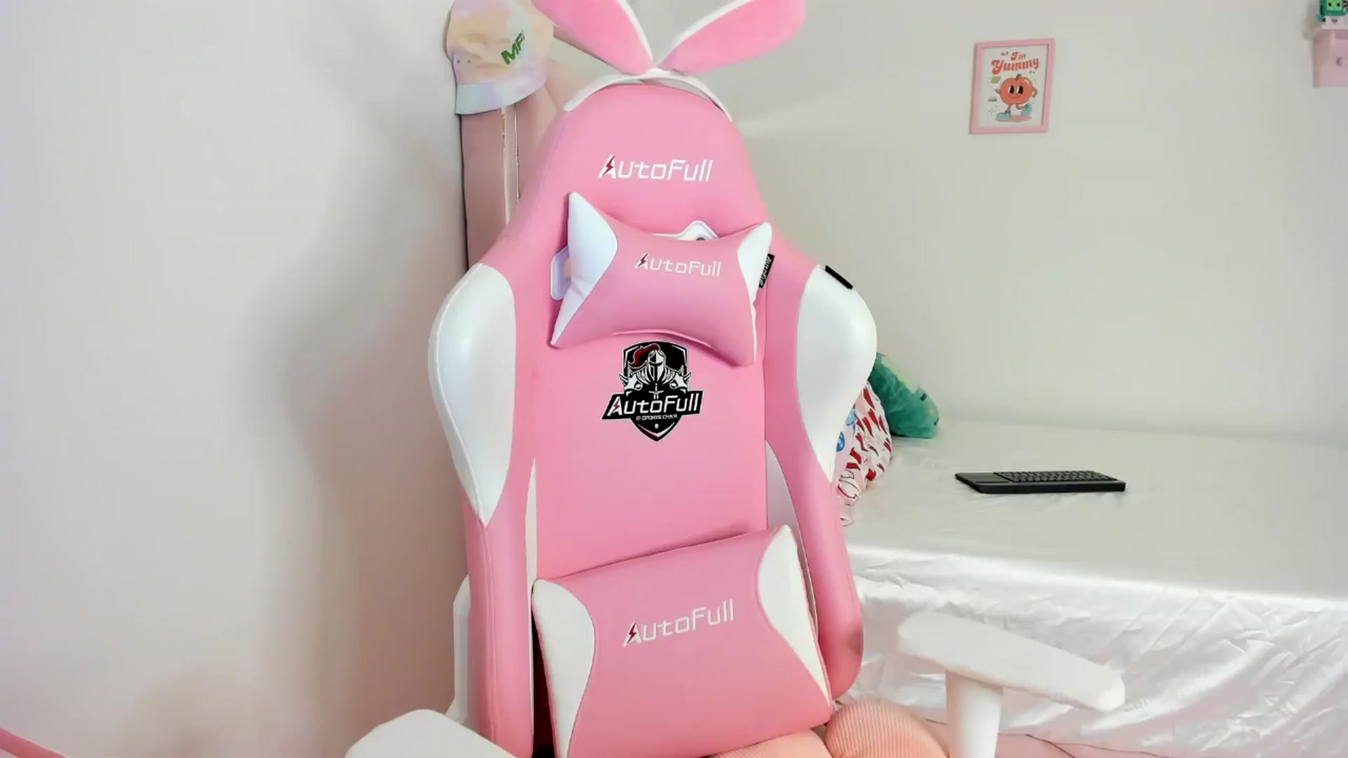 Gallery image thumbnail from Cherrycute666's myfreecams stream on, 06/23/2024, 06:37 image 14 of 20