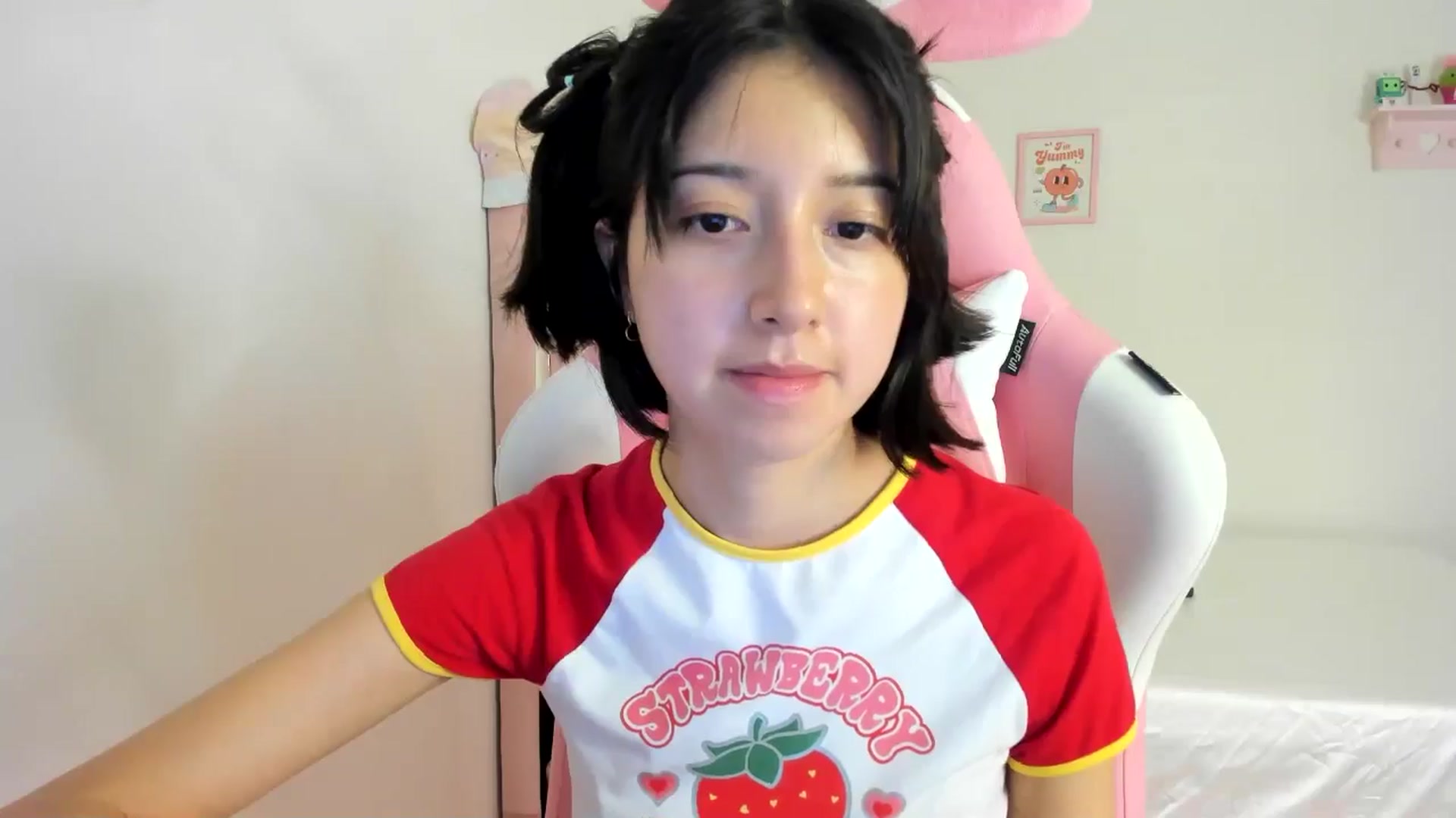 Gallery image thumbnail from Cherrycute666's myfreecams stream on, 06/23/2024, 08:25 image 7 of 20