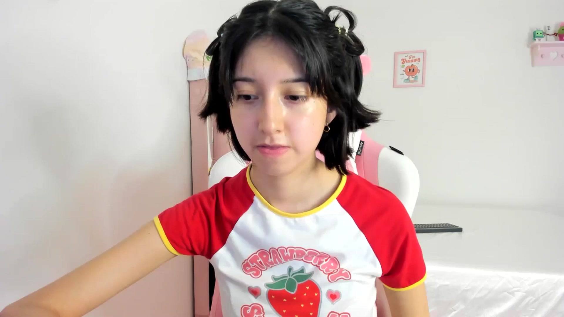 Gallery image thumbnail from Cherrycute666's myfreecams stream on, 06/23/2024, 08:25 image 2 of 20