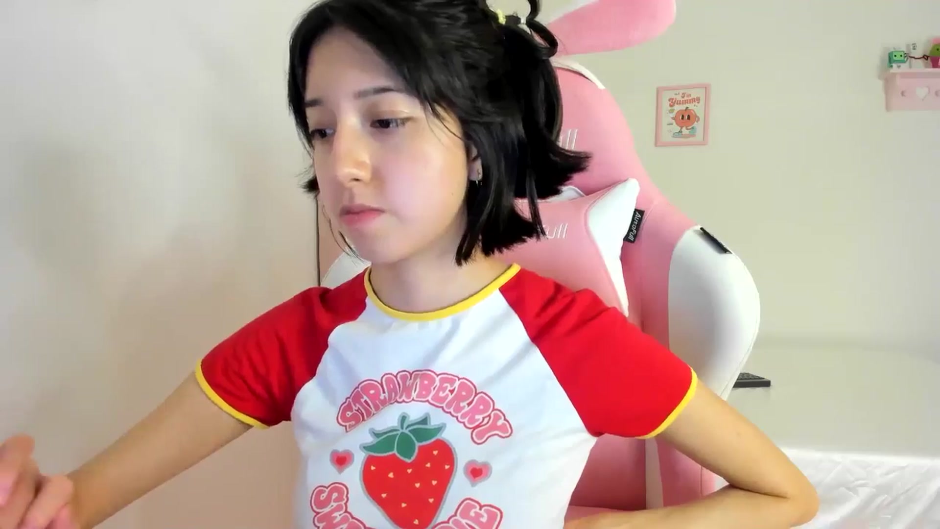 Gallery image thumbnail from Cherrycute666's myfreecams stream on, 06/23/2024, 08:25 image 9 of 20