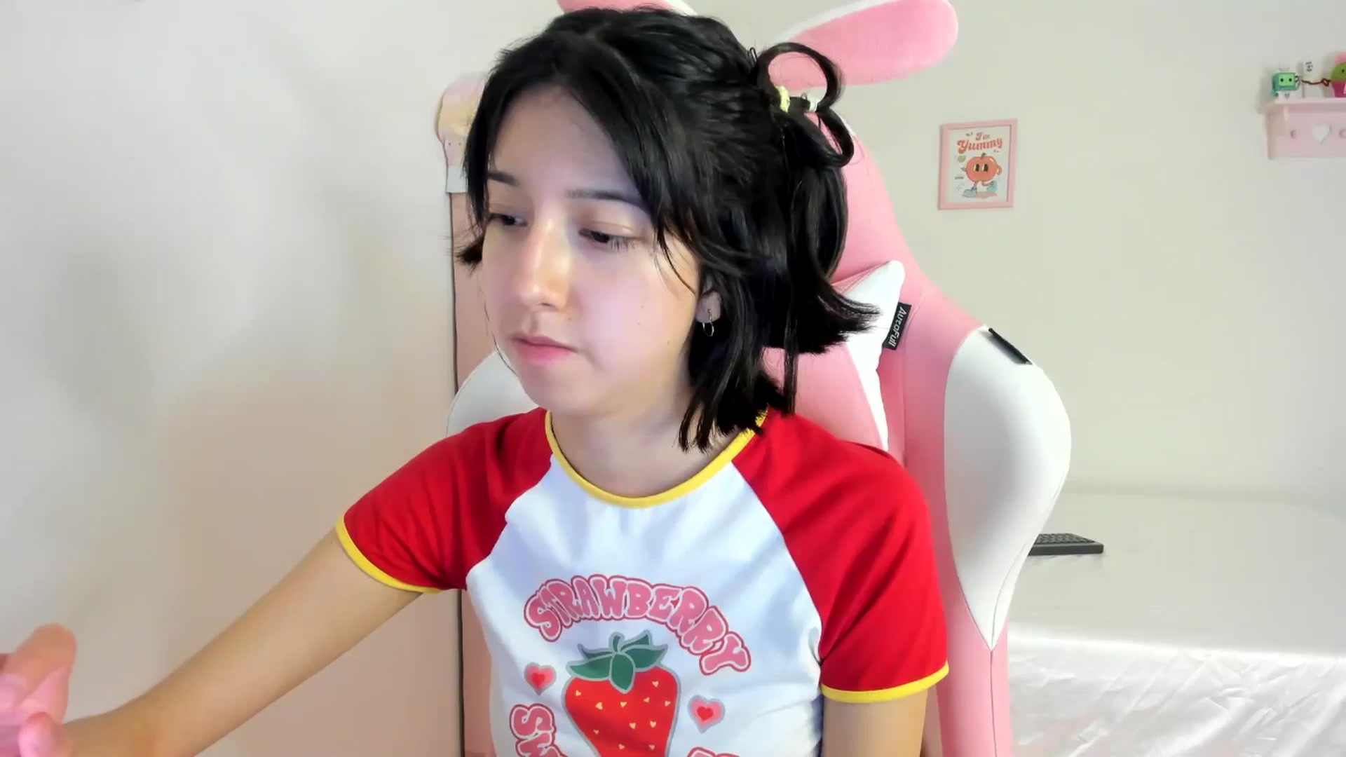 Gallery image thumbnail from Cherrycute666's myfreecams stream on, 06/23/2024, 08:25 image 10 of 20