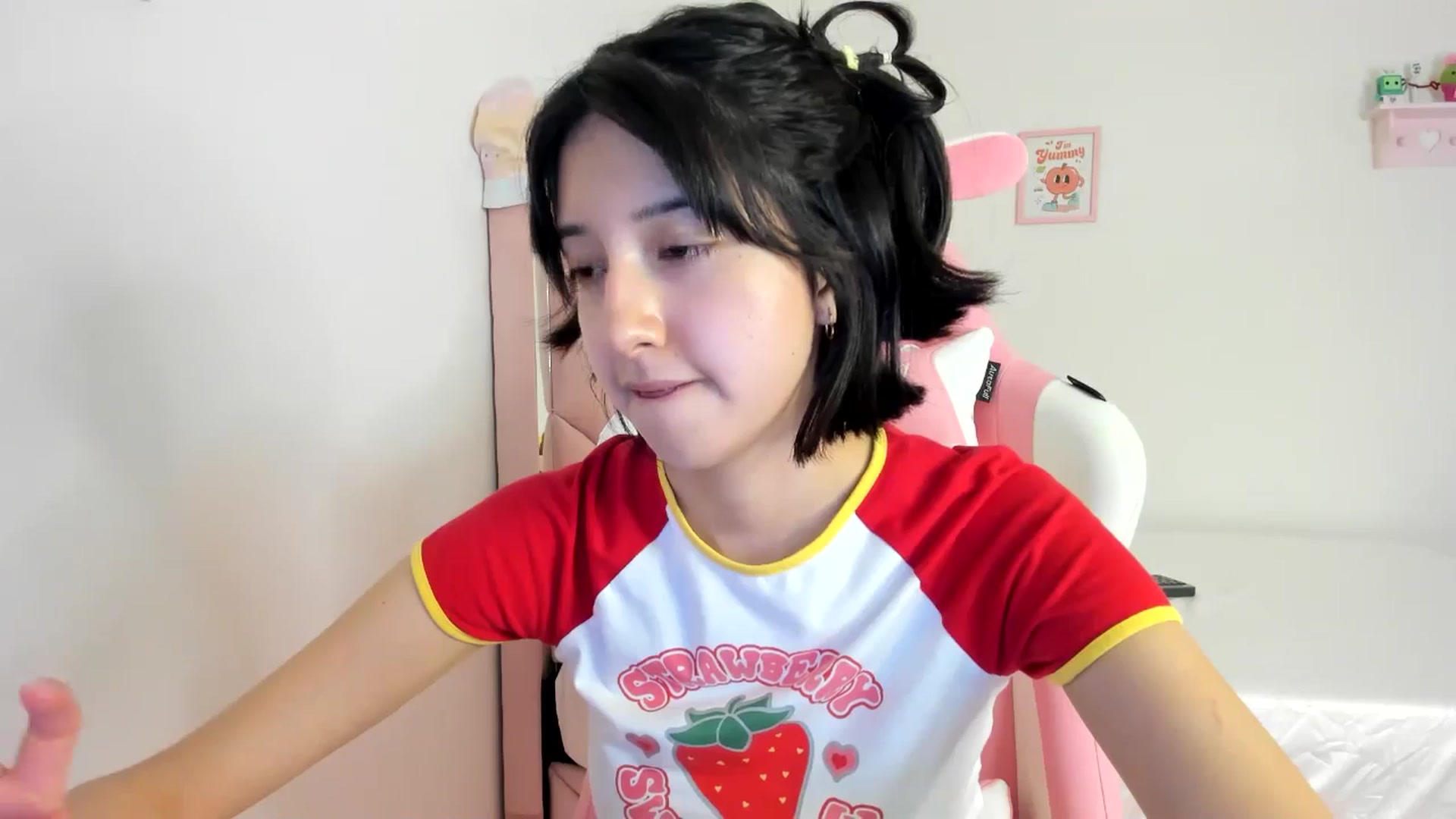 Gallery image thumbnail from Cherrycute666's myfreecams stream on, 06/23/2024, 08:25 image 3 of 20