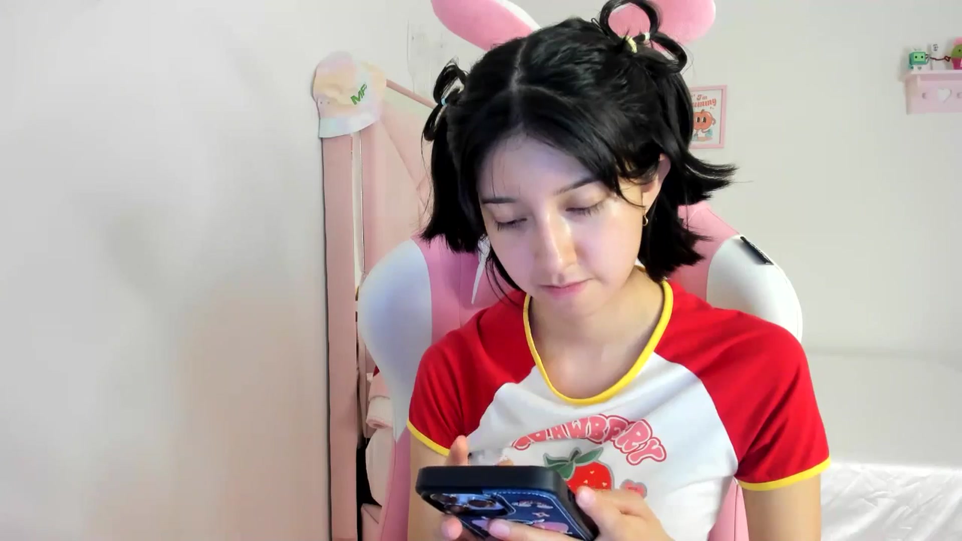 Gallery image thumbnail from Cherrycute666's myfreecams stream on, 06/23/2024, 08:25 image 11 of 20