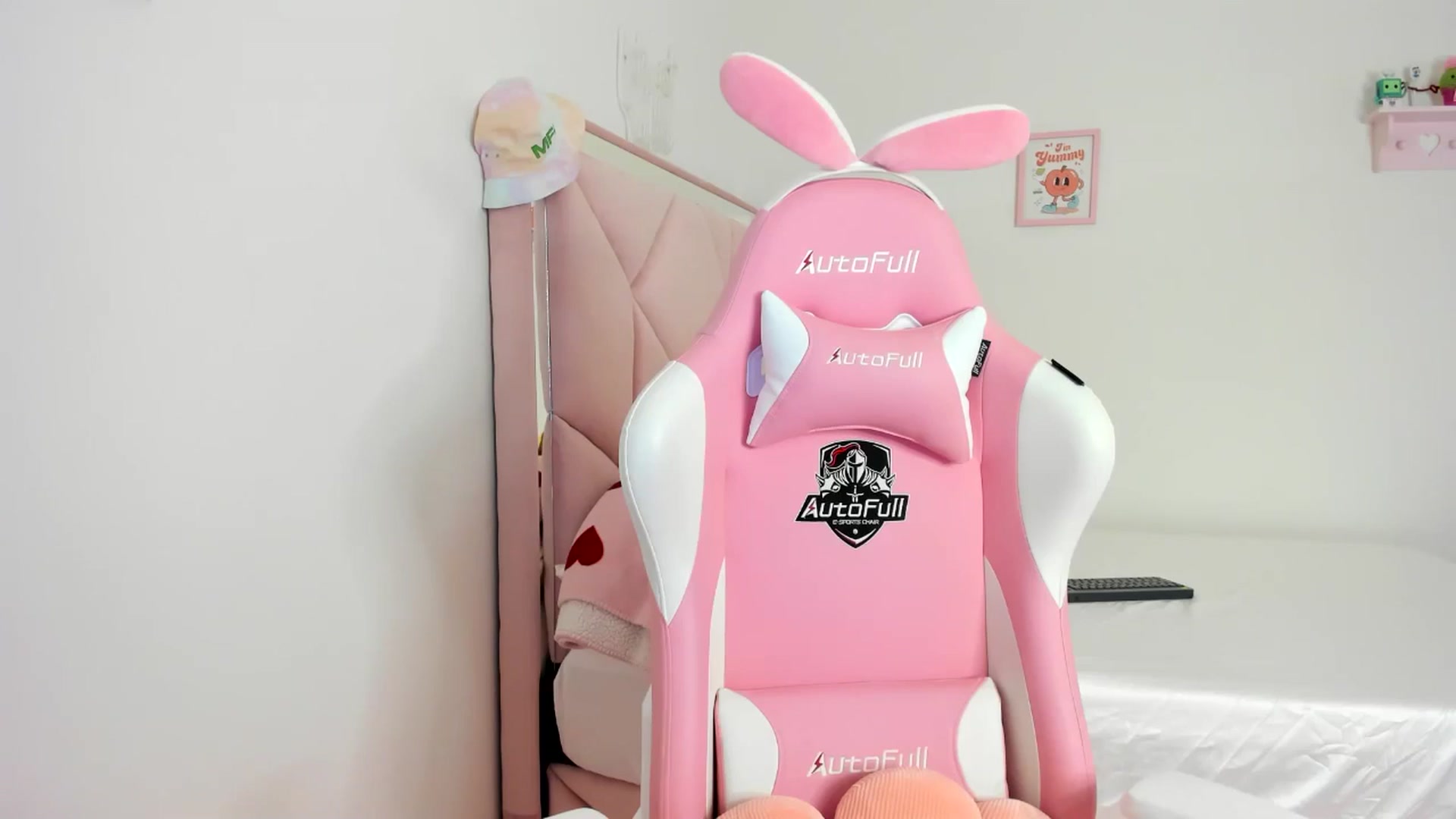 Gallery image thumbnail from Cherrycute666's myfreecams stream on, 06/23/2024, 08:25 image 8 of 20