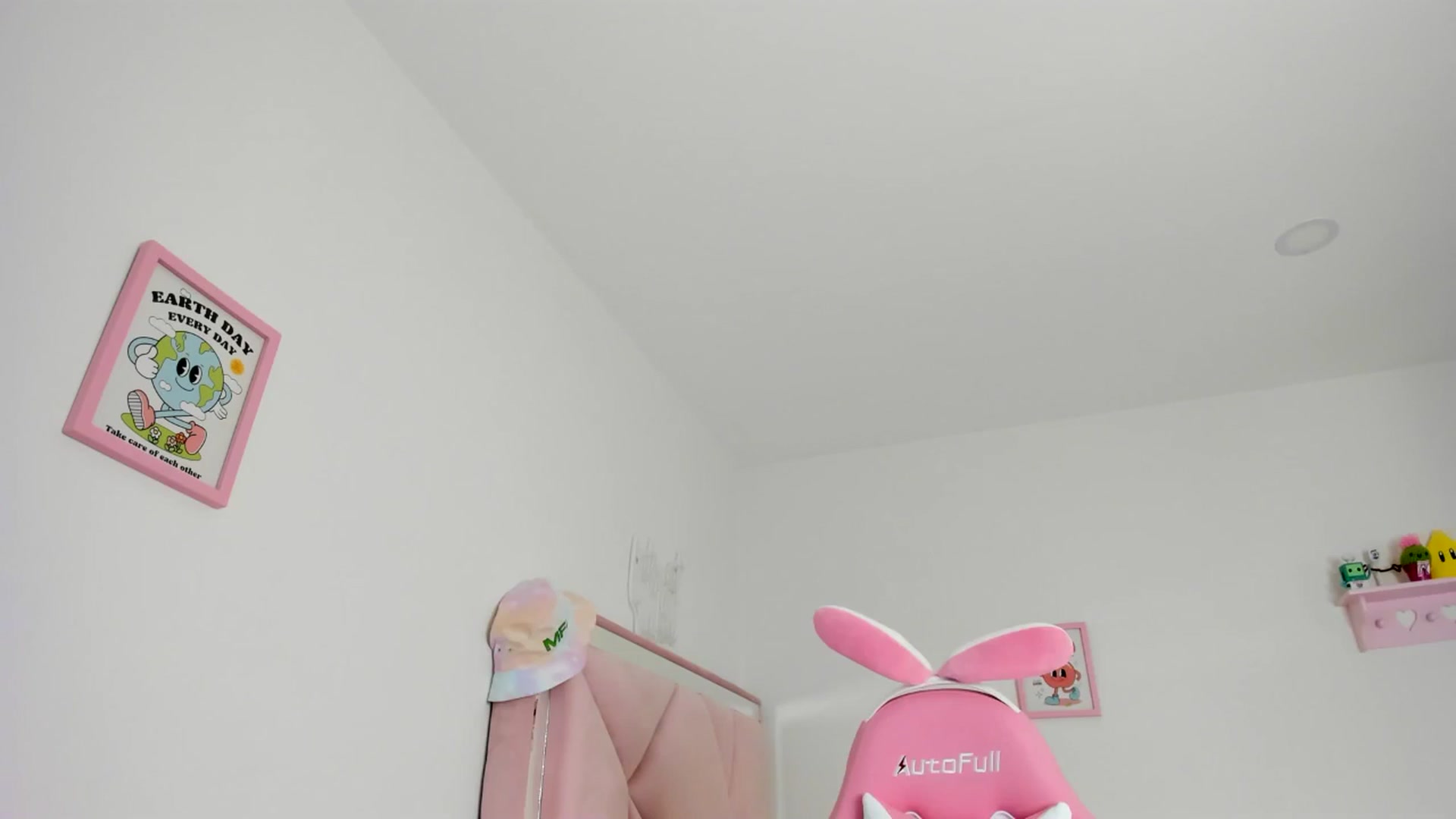 Gallery image thumbnail from Cherrycute666's myfreecams stream on, 06/23/2024, 08:25 image 14 of 20
