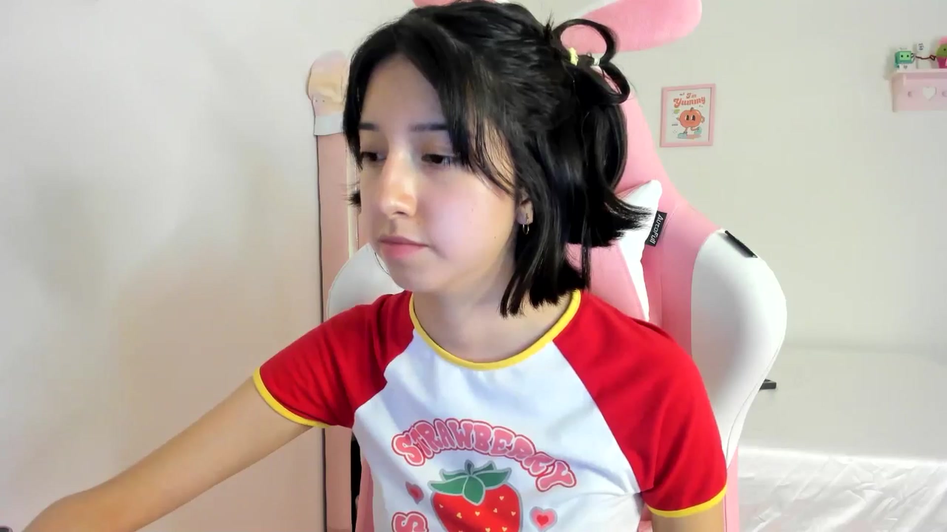 Gallery image thumbnail from Cherrycute666's myfreecams stream on, 06/23/2024, 08:25 image 5 of 20