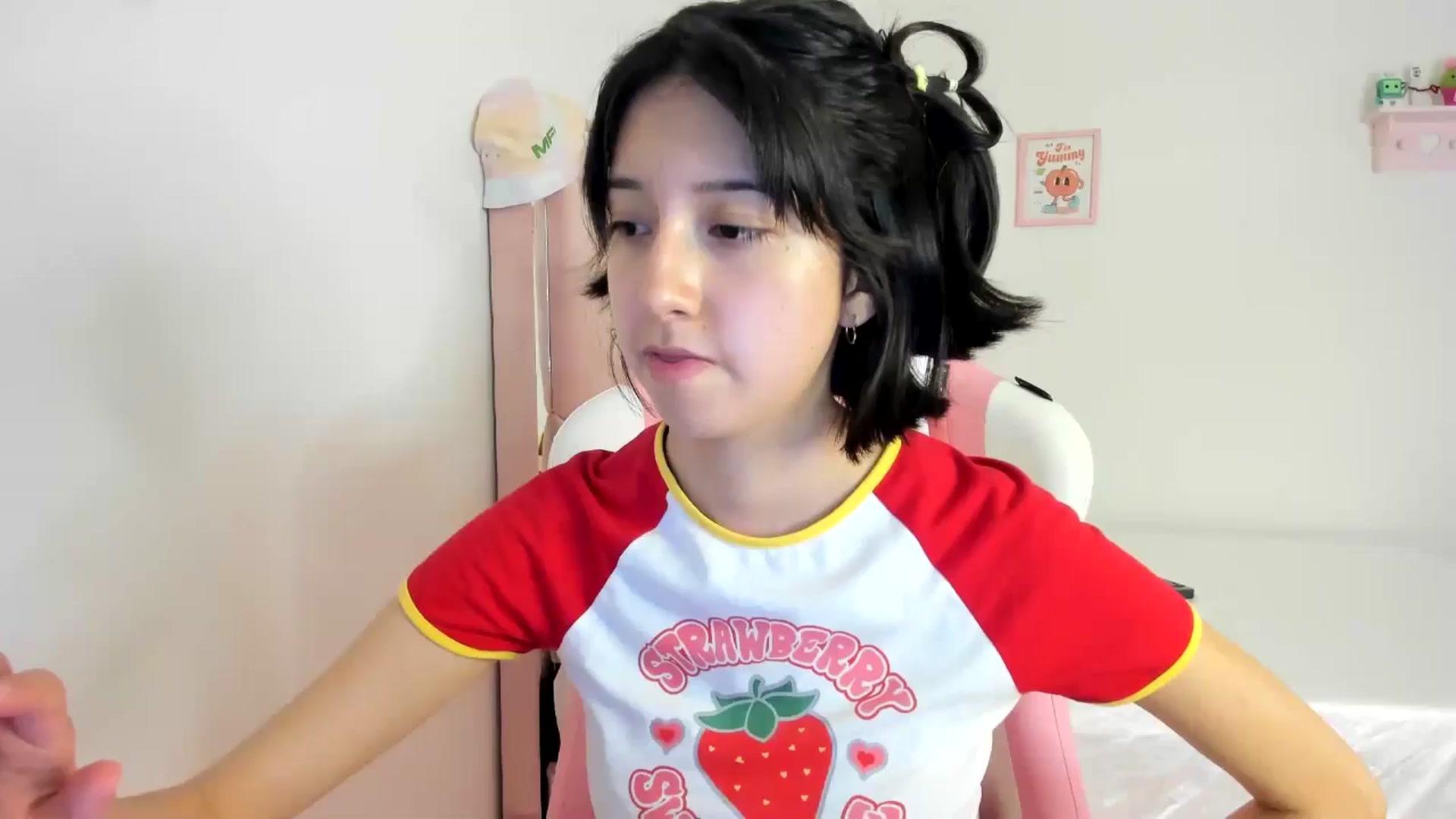 Gallery image thumbnail from Cherrycute666's myfreecams stream on, 06/23/2024, 08:25 image 1 of 20