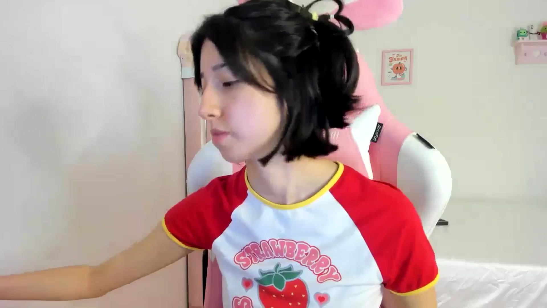 Gallery image thumbnail from Cherrycute666's myfreecams stream on, 06/23/2024, 08:25 image 6 of 20