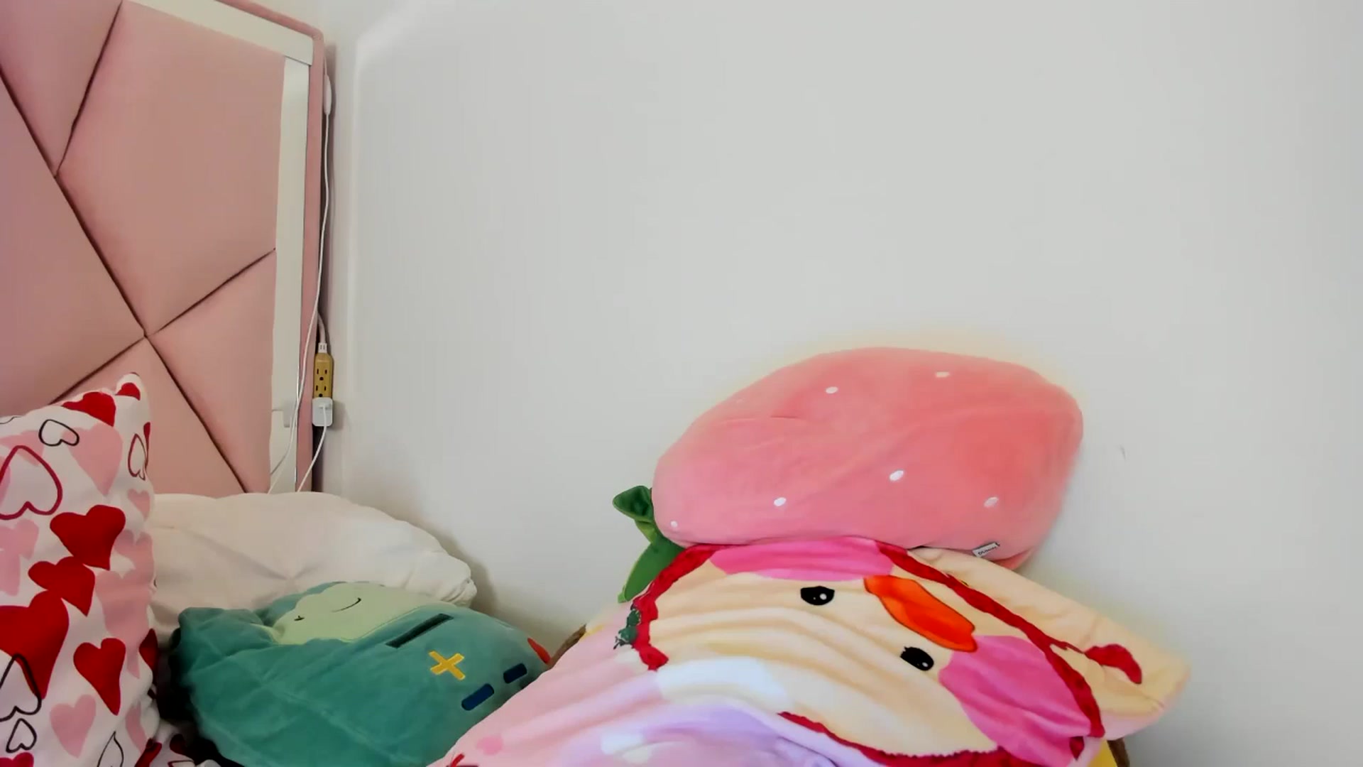 Gallery image thumbnail from Cherrycute666's myfreecams stream on, 06/23/2024, 10:45 image 1 of 20