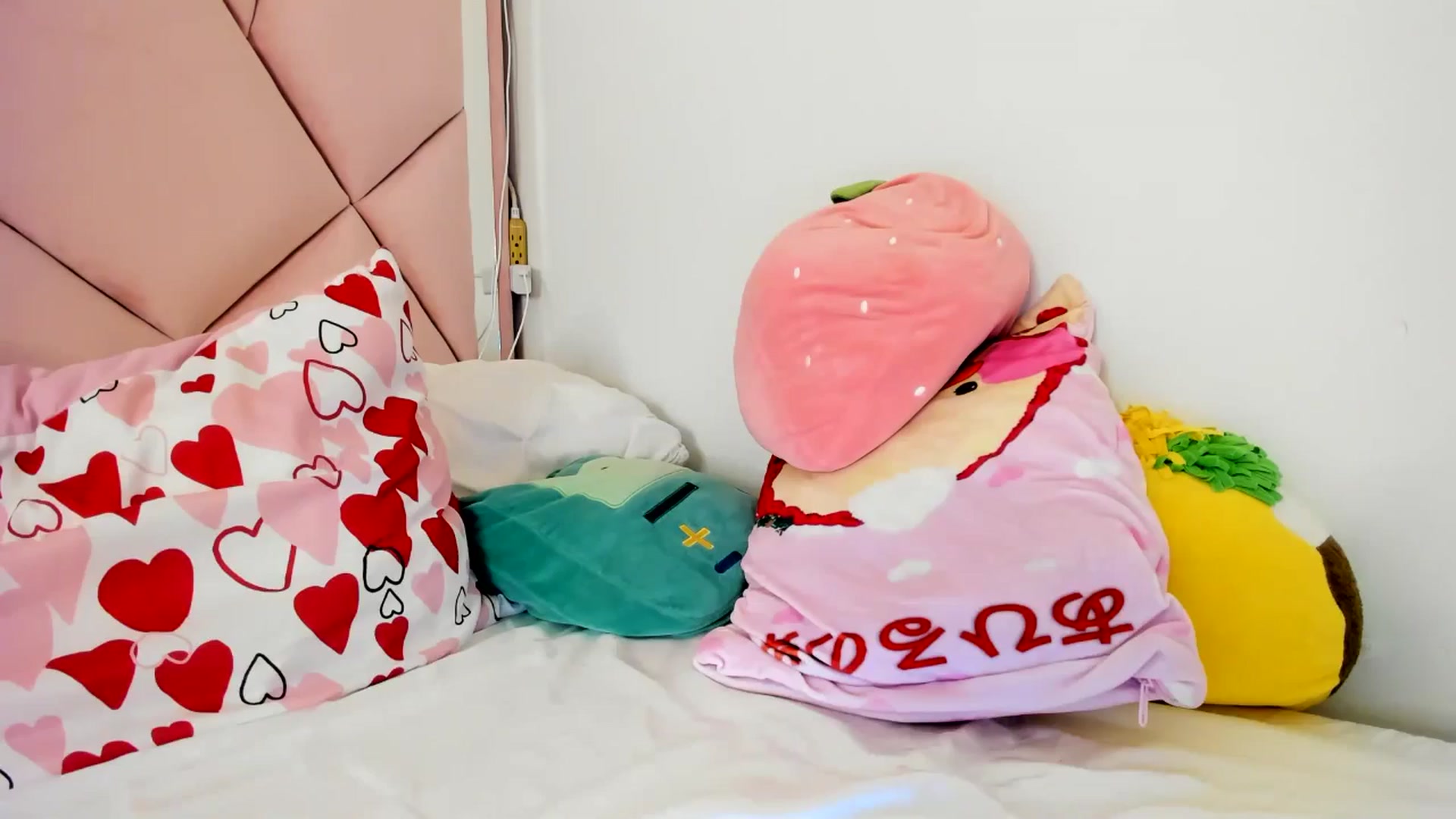 Gallery image thumbnail from Cherrycute666's myfreecams stream on, 06/23/2024, 10:45 image 13 of 20