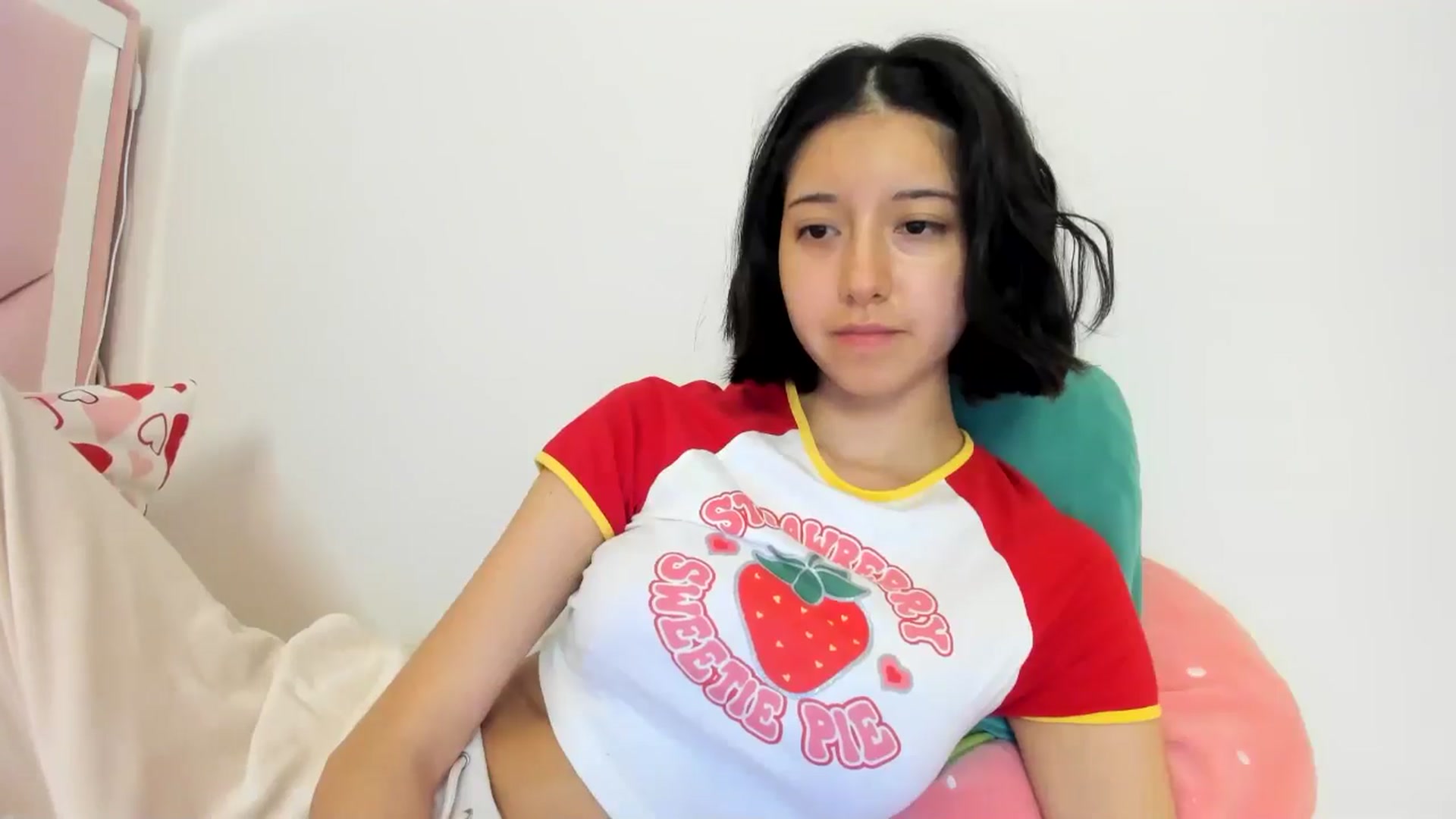 Gallery image thumbnail from Cherrycute666's myfreecams stream on, 06/23/2024, 12:24 image 19 of 20