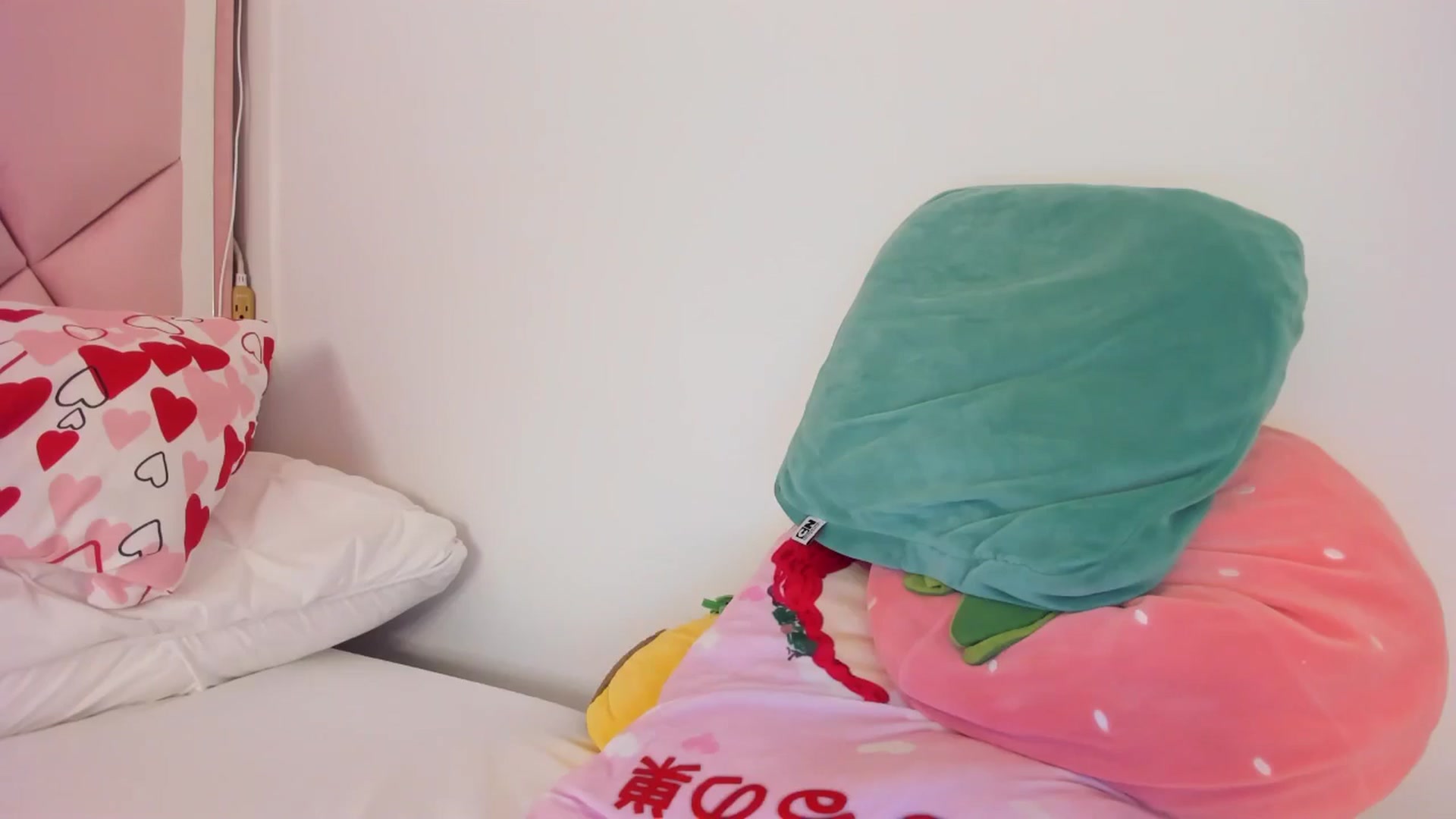 Gallery image thumbnail from Cherrycute666's myfreecams stream on, 06/23/2024, 13:16 image 7 of 20