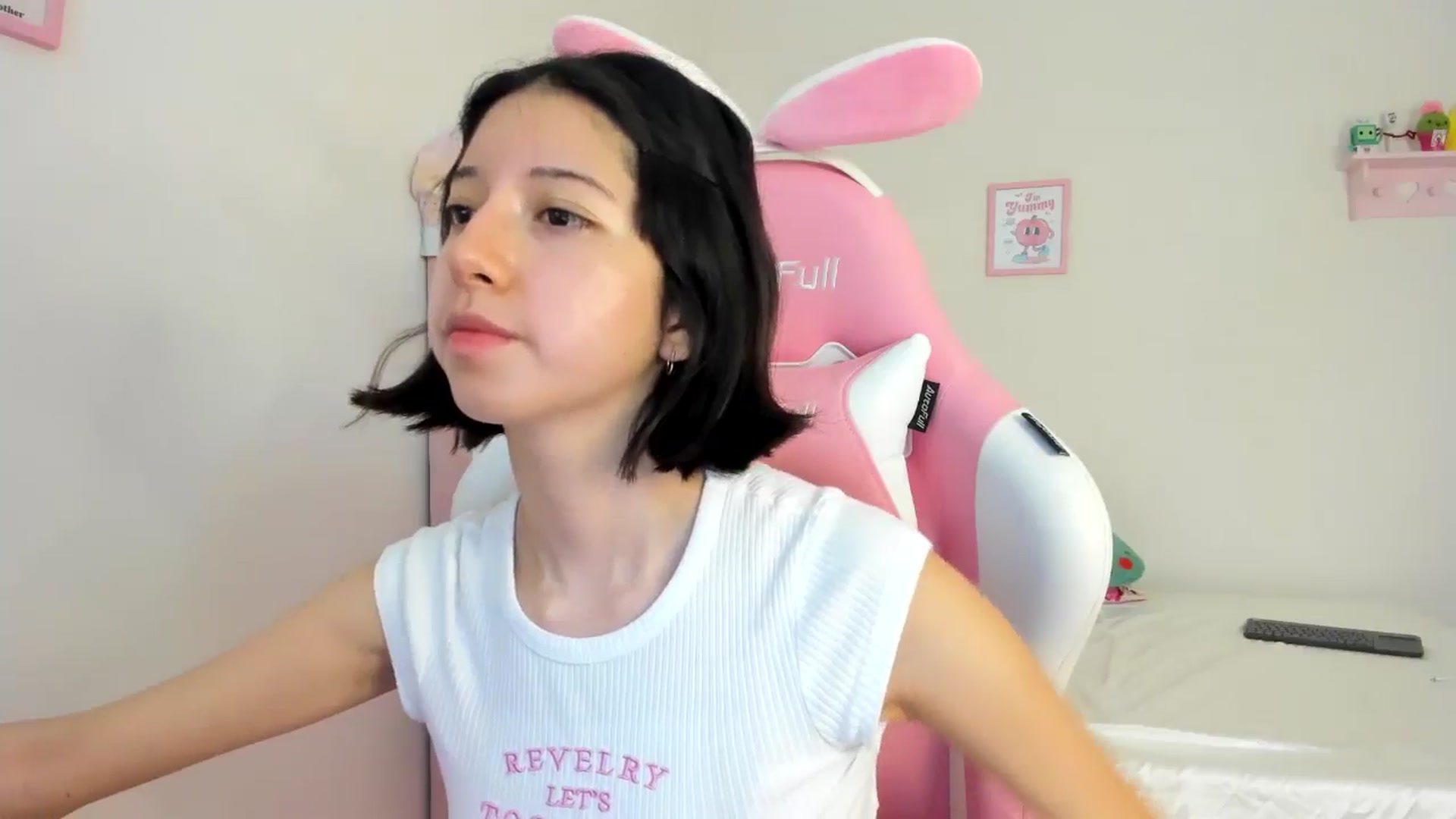 Gallery image thumbnail from Cherrycute666's myfreecams stream on, 06/23/2024, 23:37 image 12 of 20