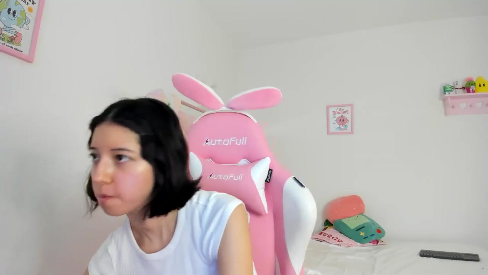 Gallery image thumbnail from Cherrycute666's myfreecams stream on, 06/23/2024, 23:37 image 17 of 20