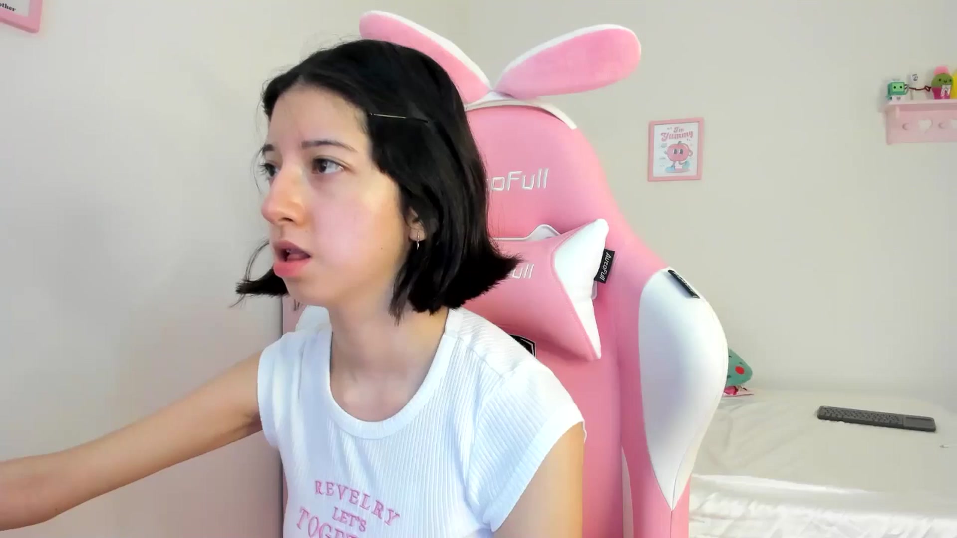 Gallery image thumbnail from Cherrycute666's myfreecams stream on, 06/23/2024, 23:37 image 11 of 20